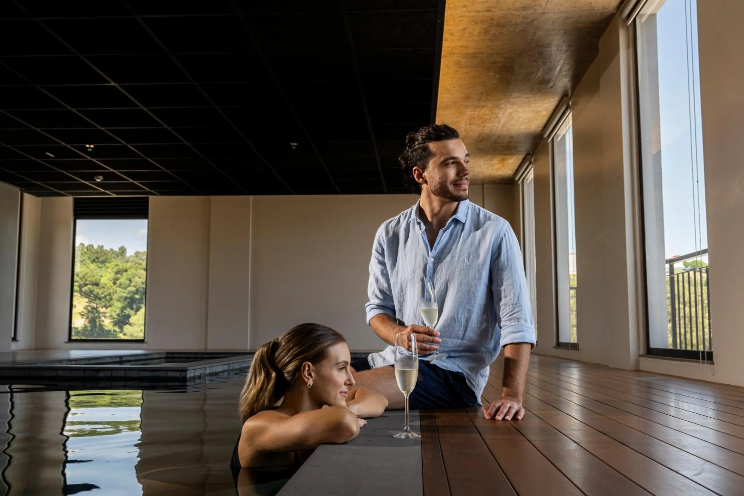 People in Plaza Hotel & Boulevard Convention - Vale dos Vinhedos