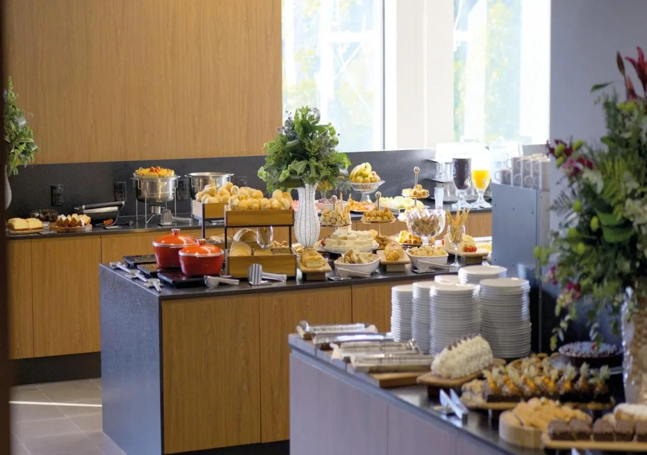 Breakfast in Plaza Hotel & Boulevard Convention - Vale dos Vinhedos