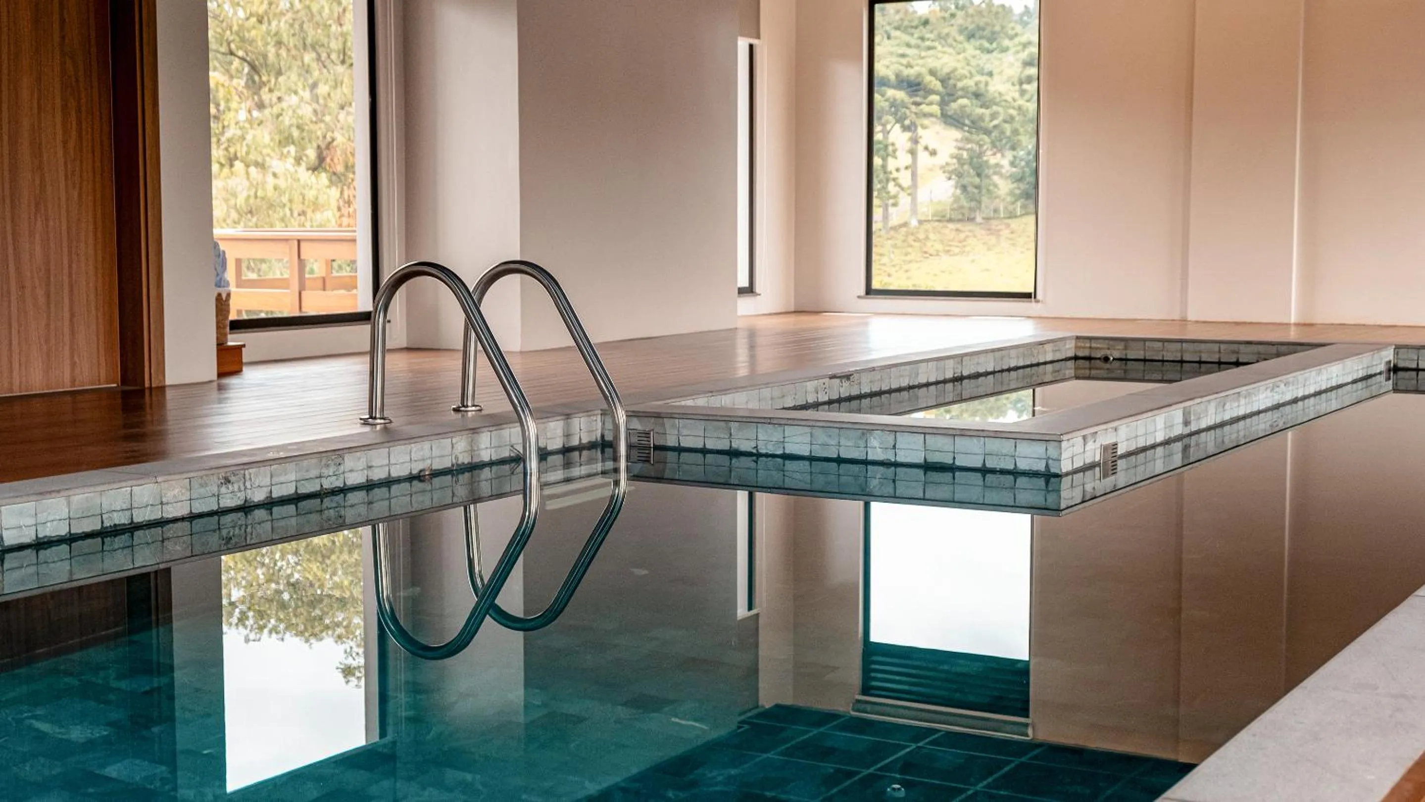 Swimming pool in Plaza Hotel & Boulevard Convention - Vale dos Vinhedos