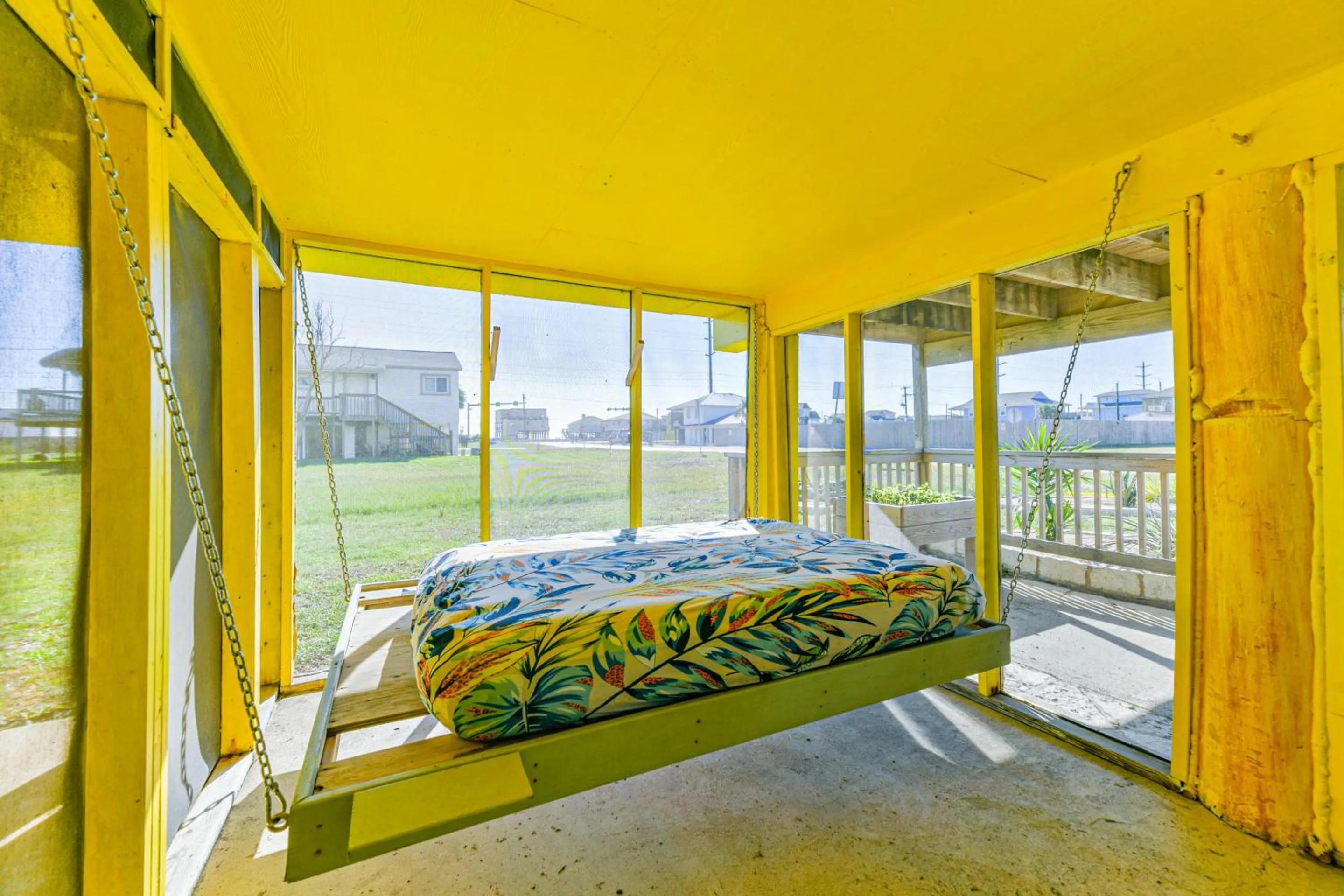 Property building, Bed in Hello Sunshine