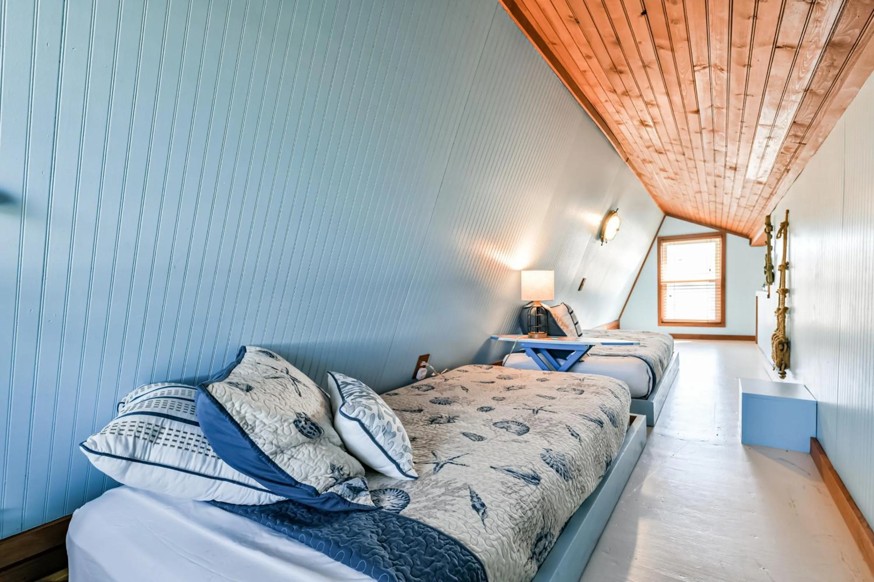 Property building, Bed in Hello Sunshine
