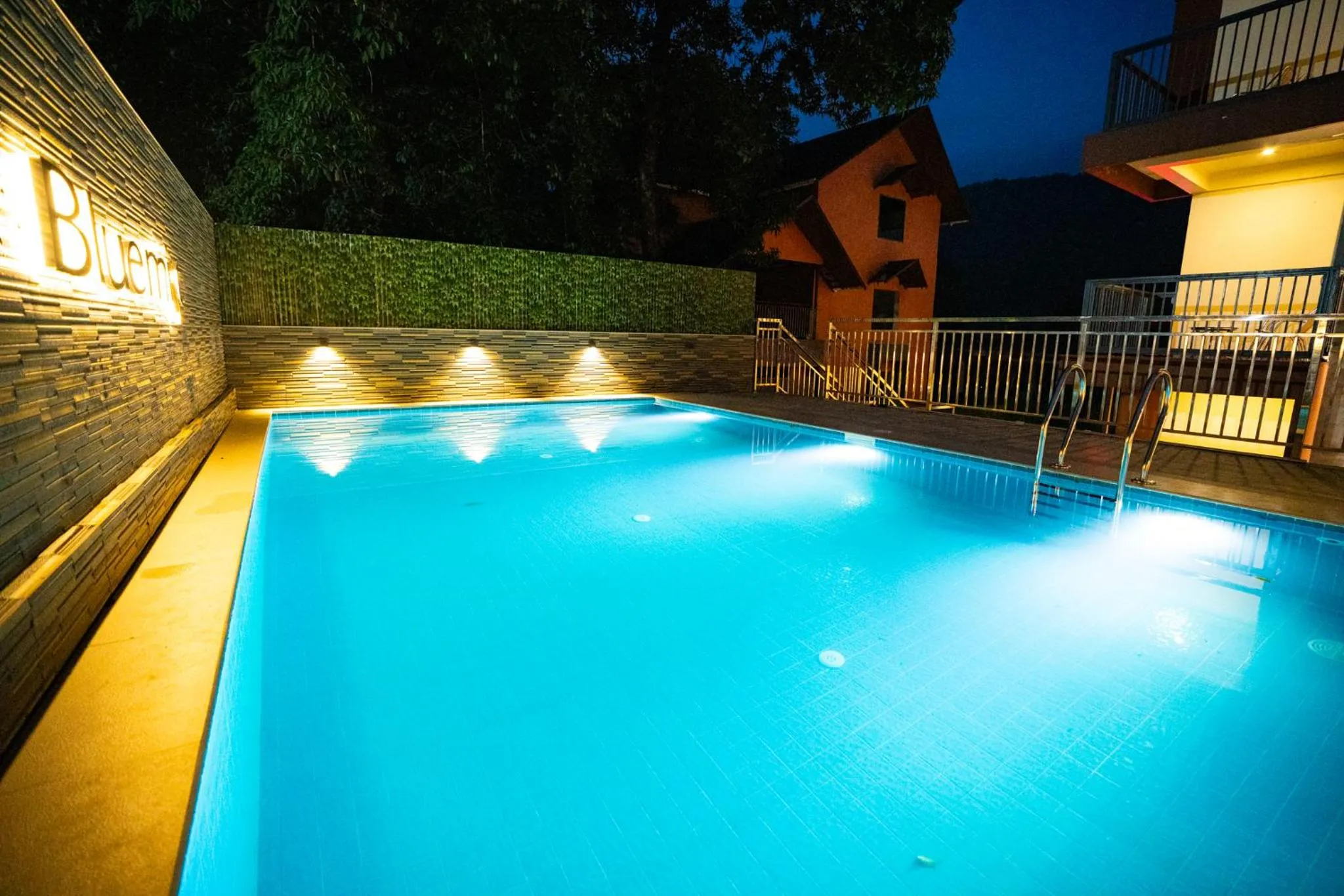 Swimming pool in Bluemist Resorts