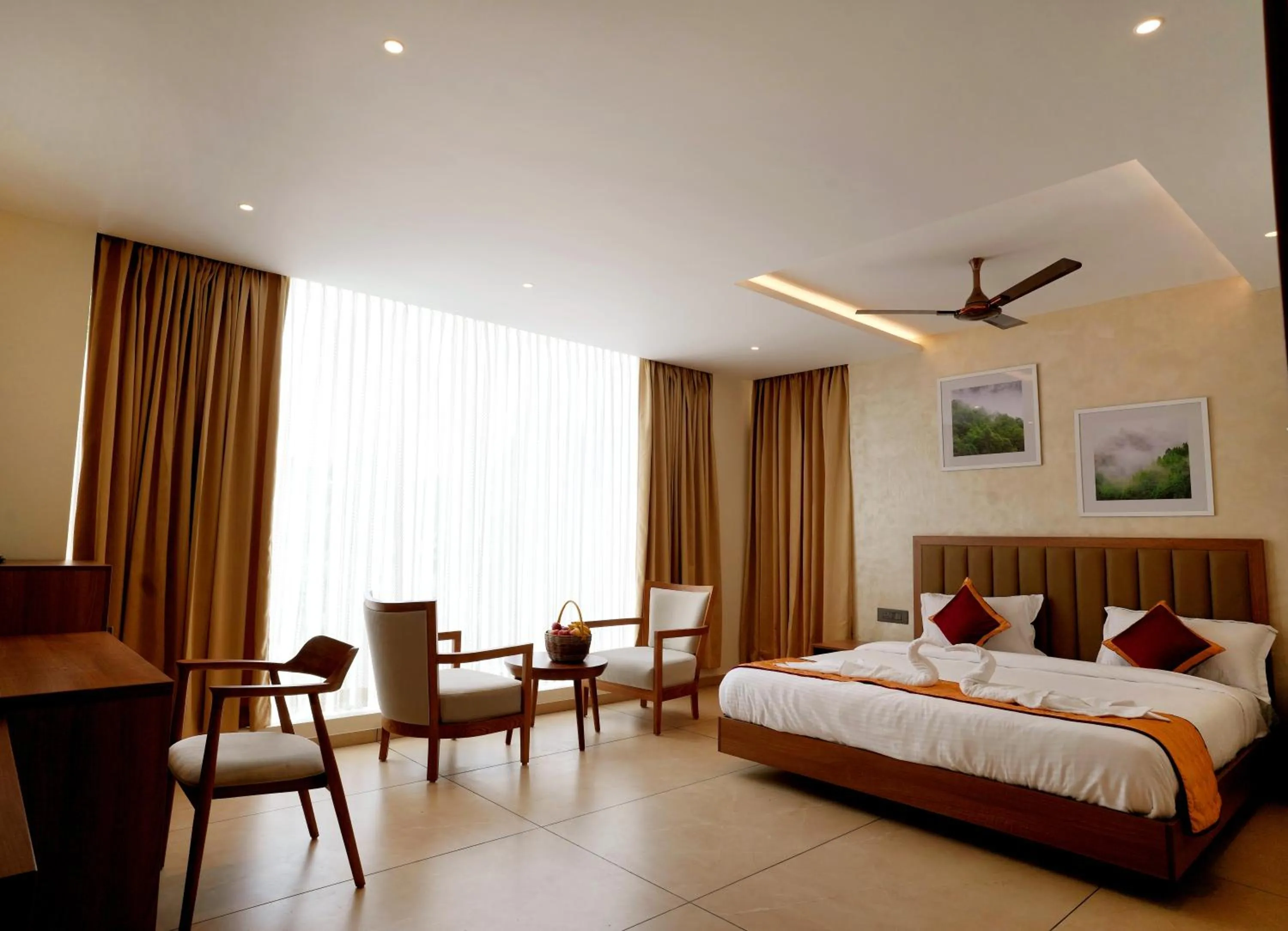 Photo of the whole room, Bed in Bluemist Resorts