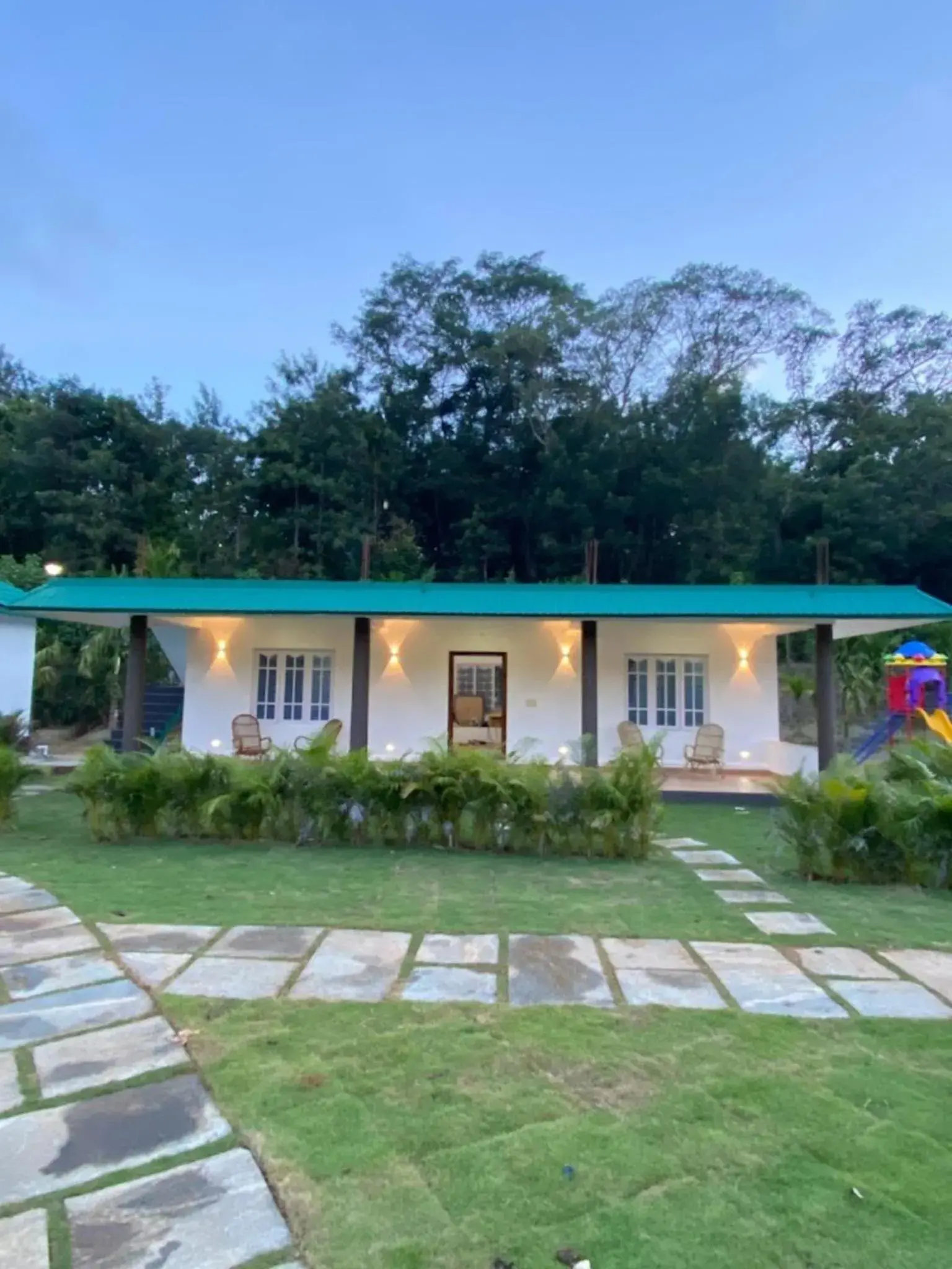 Twin Room with Pool View in Redberry's Luxury Stay Coorg Twin Room with Pool View in Redberry's Luxury Stay Coorg