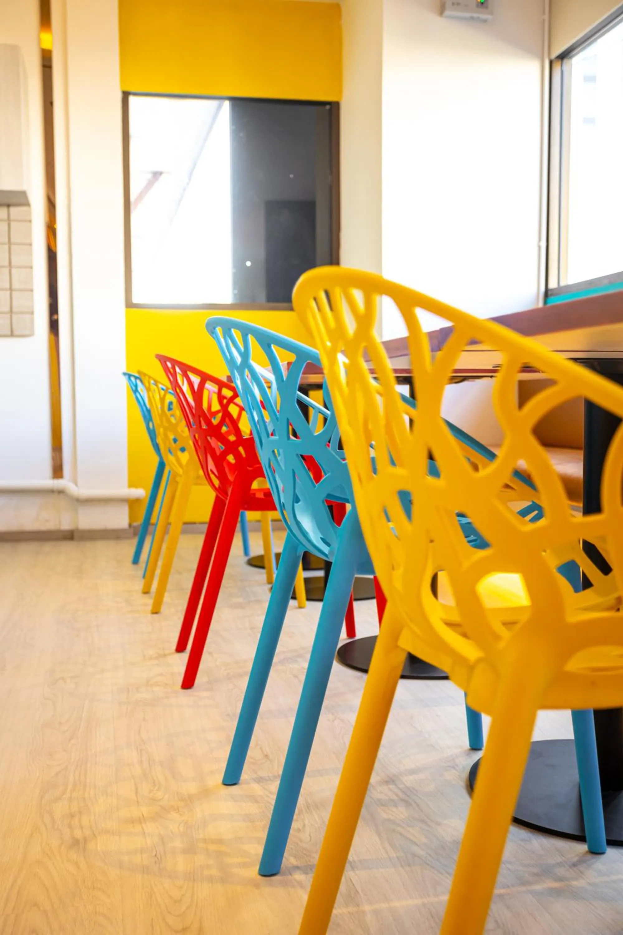 Evening entertainment in L MINITEL at Night Bazaar Chiangmai