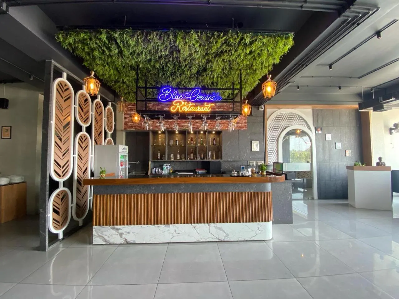 Restaurant/places to eat in Lords Eco Inn Navsari