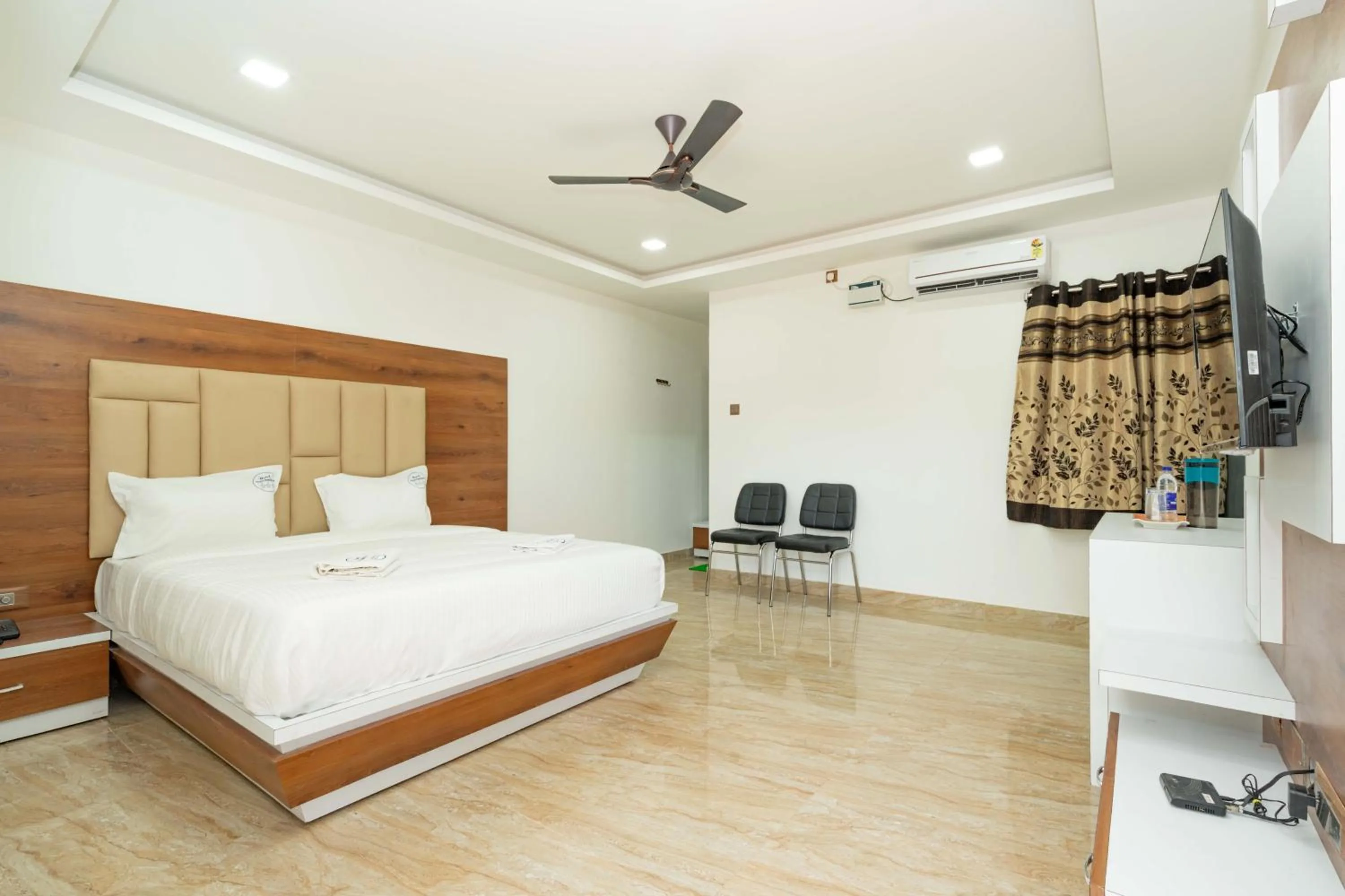 Bed in HOTEL NATCHATHRA