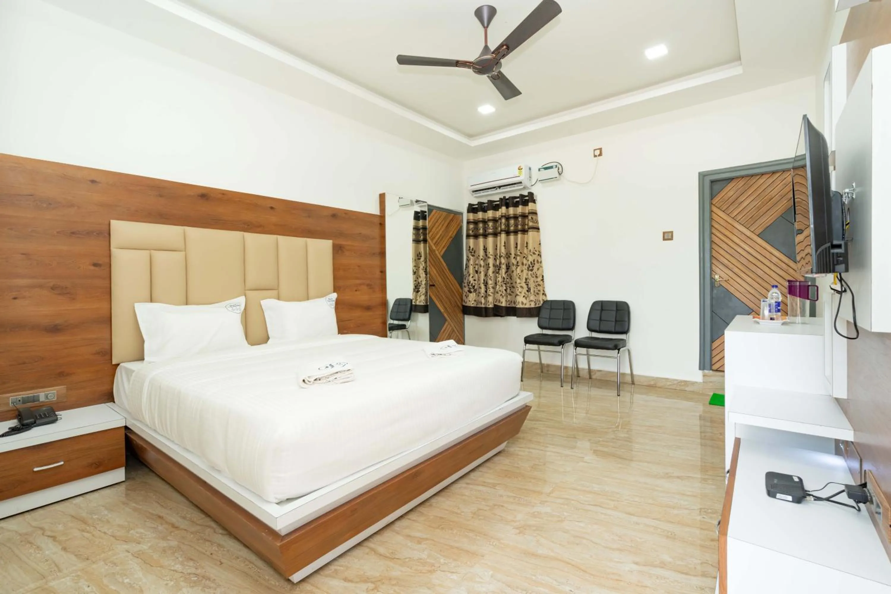 Bed in HOTEL NATCHATHRA
