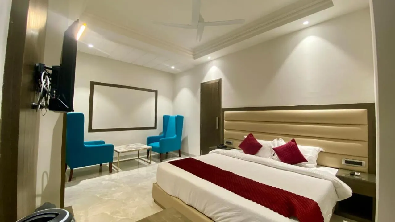 Bedroom, Bed in LUXE RESORTS - CENTRALLY HEATED AIR CONDITIONED HOTEL in THE HEART OF KASAULI