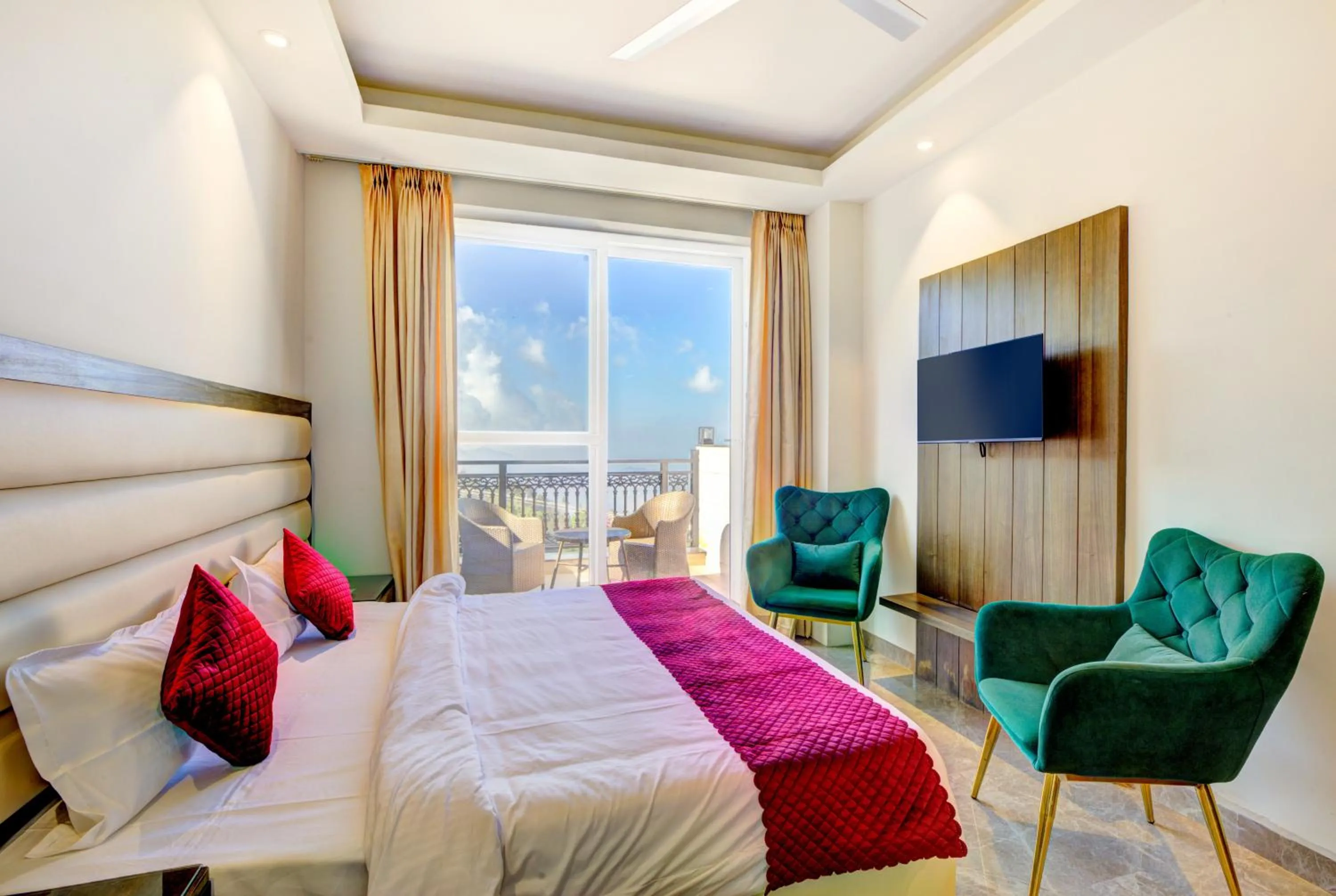 LUXE RESORTS - CENTRALLY HEATED AIR CONDITIONED HOTEL in THE HEART OF KASAULI