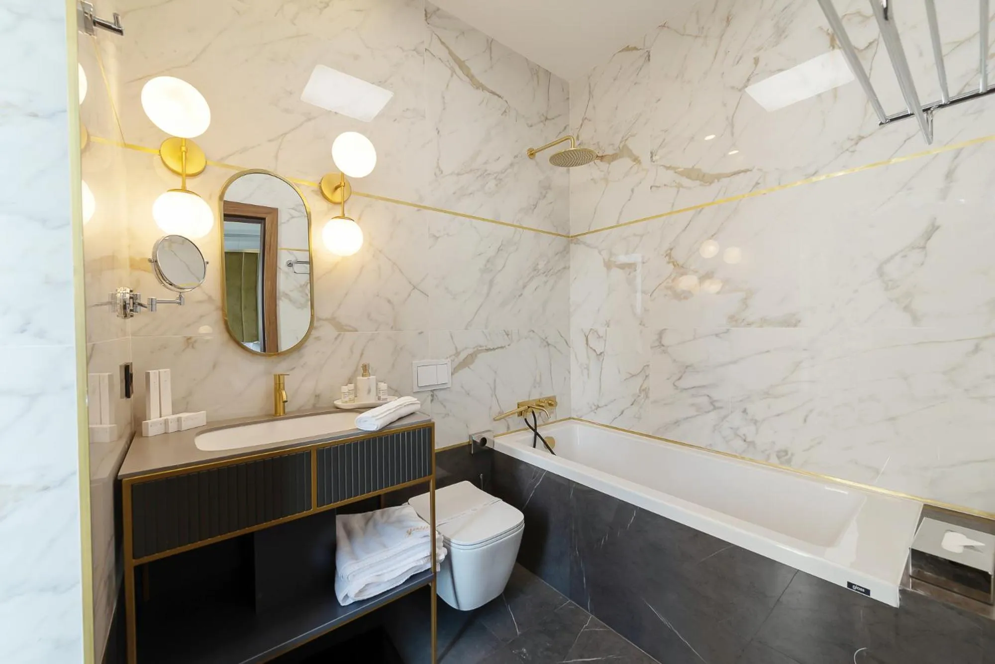 Toilet in Yasu Luxury Rooms