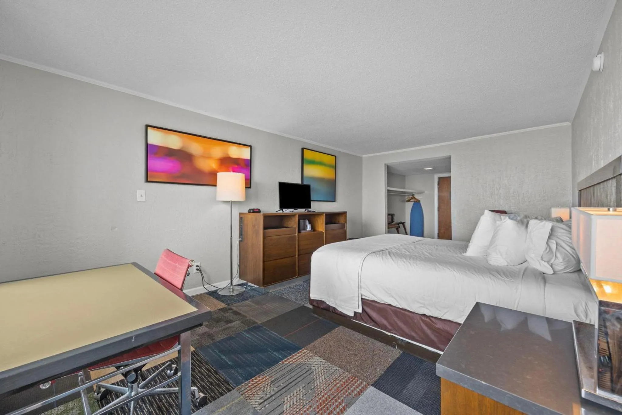 Bedroom, Bed in The Red Tree Inn