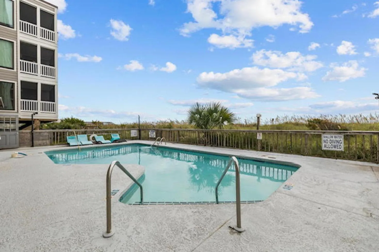 Swimming pool in The Red Tree Inn