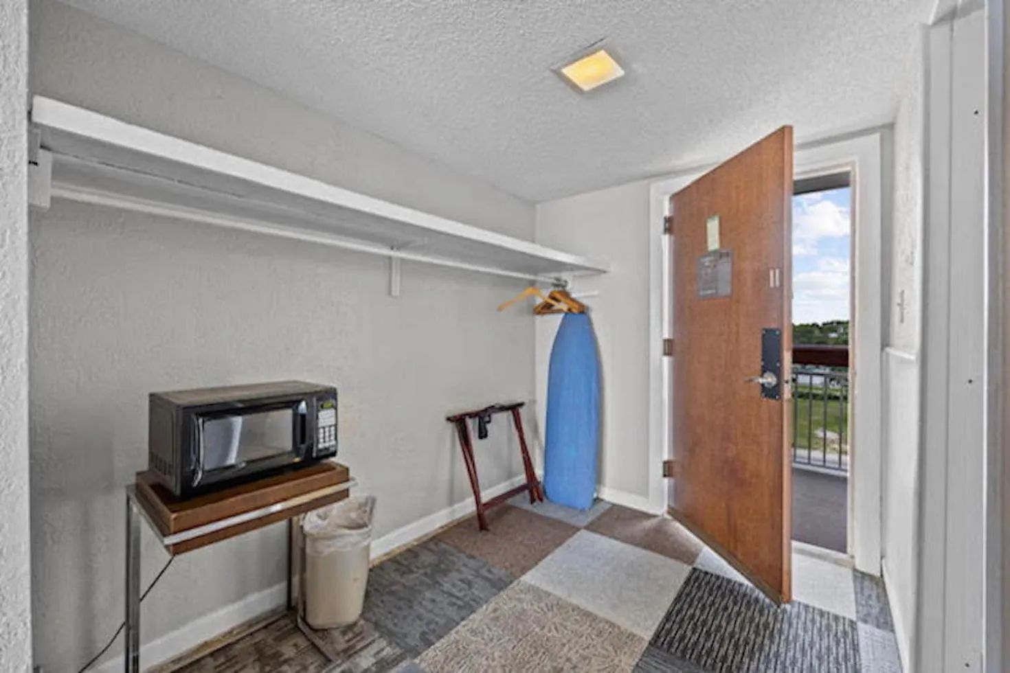 Bedroom in The Red Tree Inn