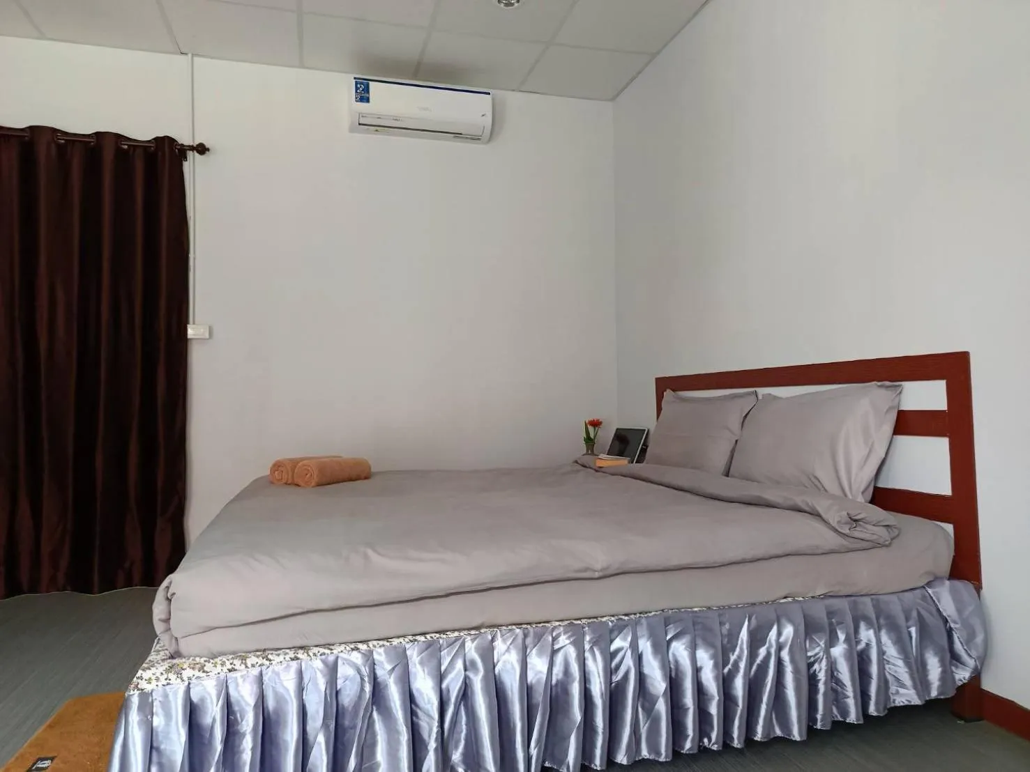 Bed in Lovely Paradise Phangan Hotel