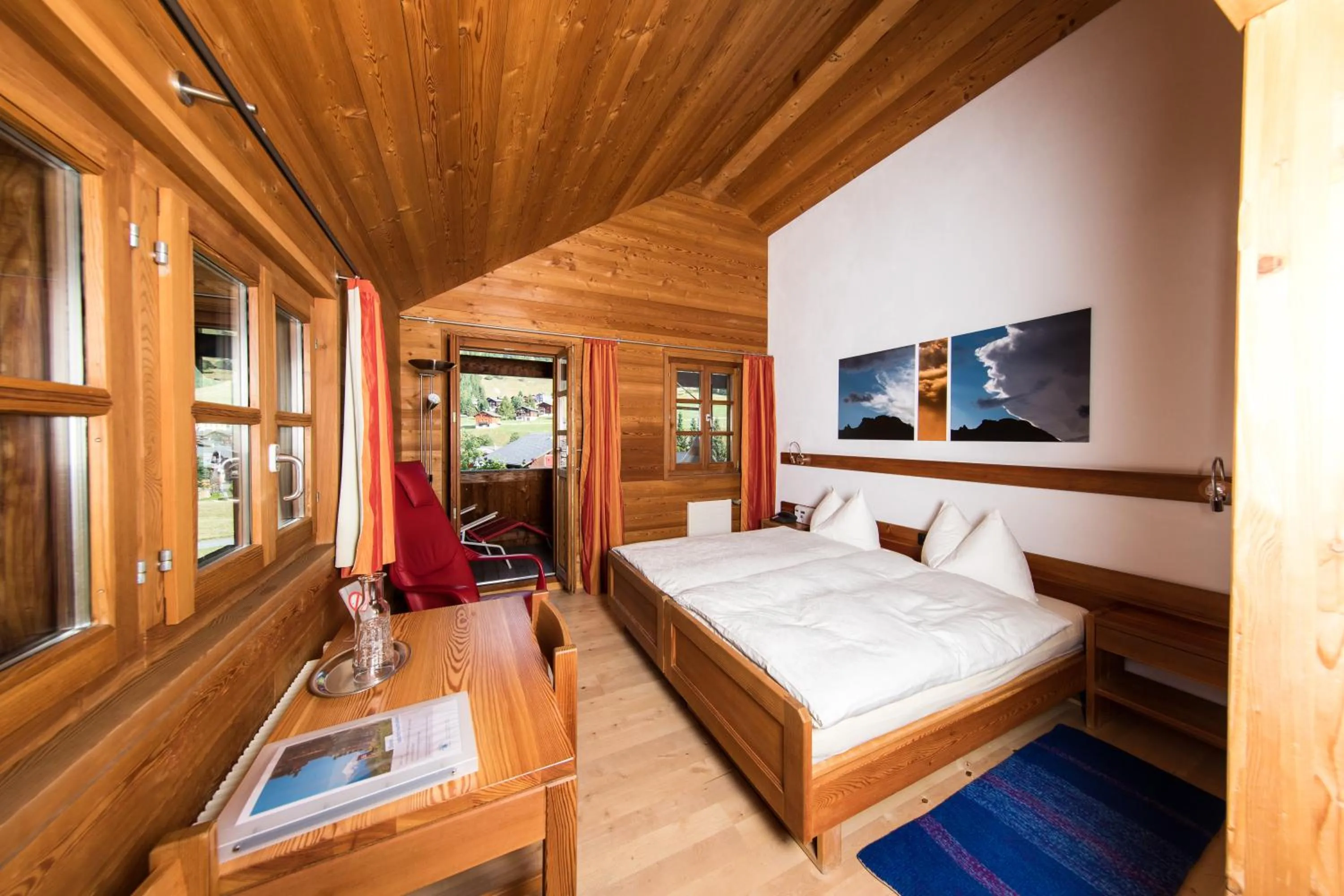 Photo of the whole room, Bed in Hotel Glocke