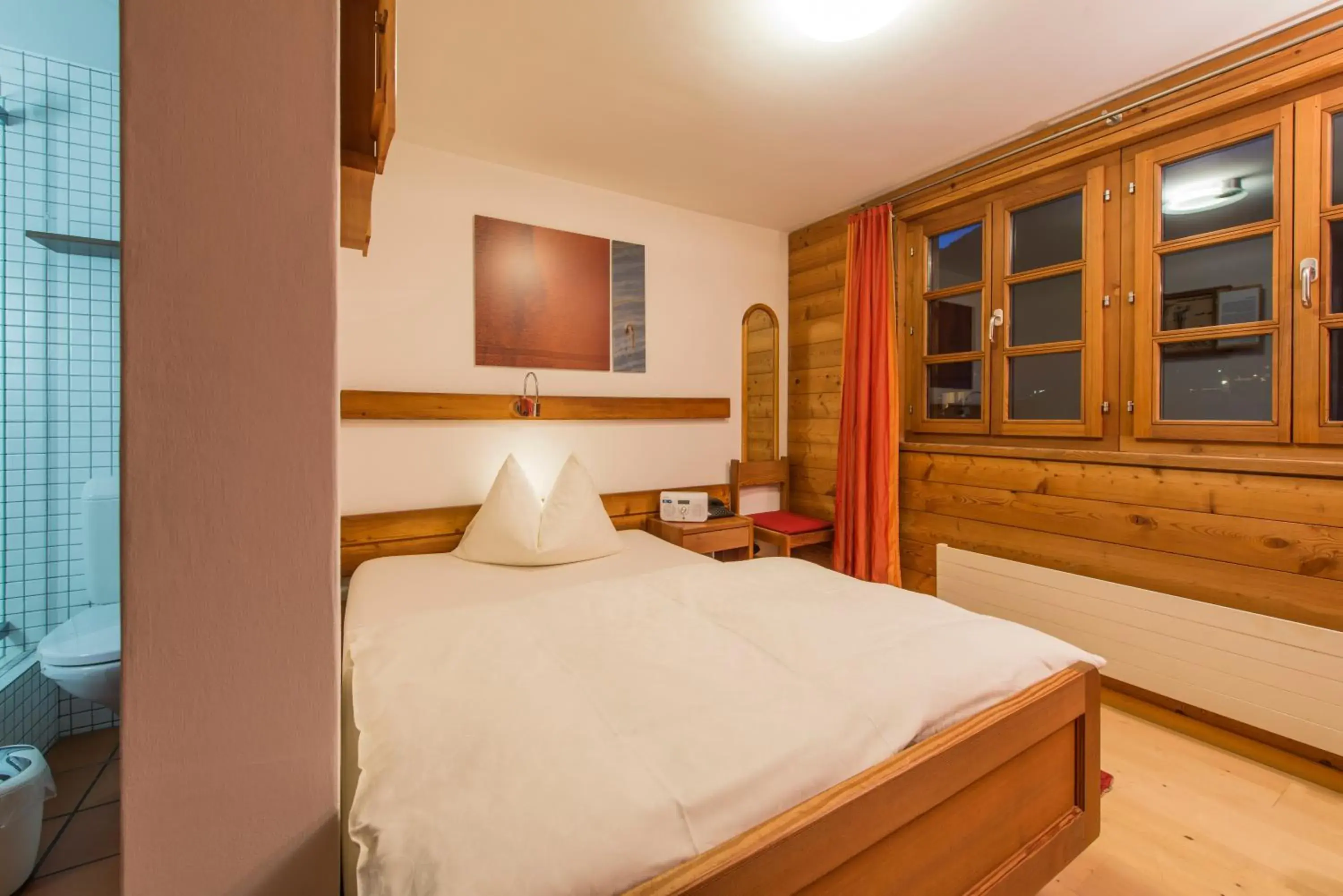 Single Room with Mountain View in Hotel Glocke Single Room with Mountain View in Hotel Glocke