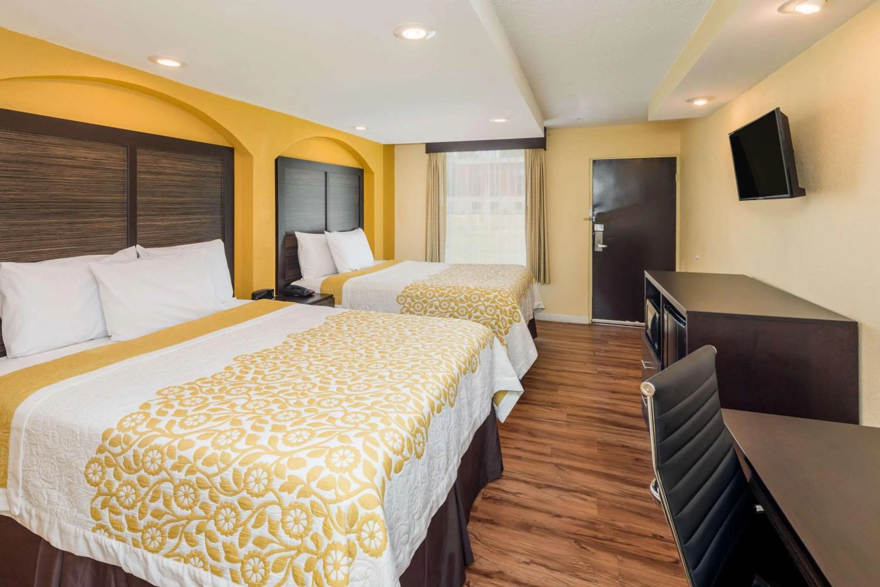 Photo of the whole room, Bed in Days Inn by Wyndham Madison