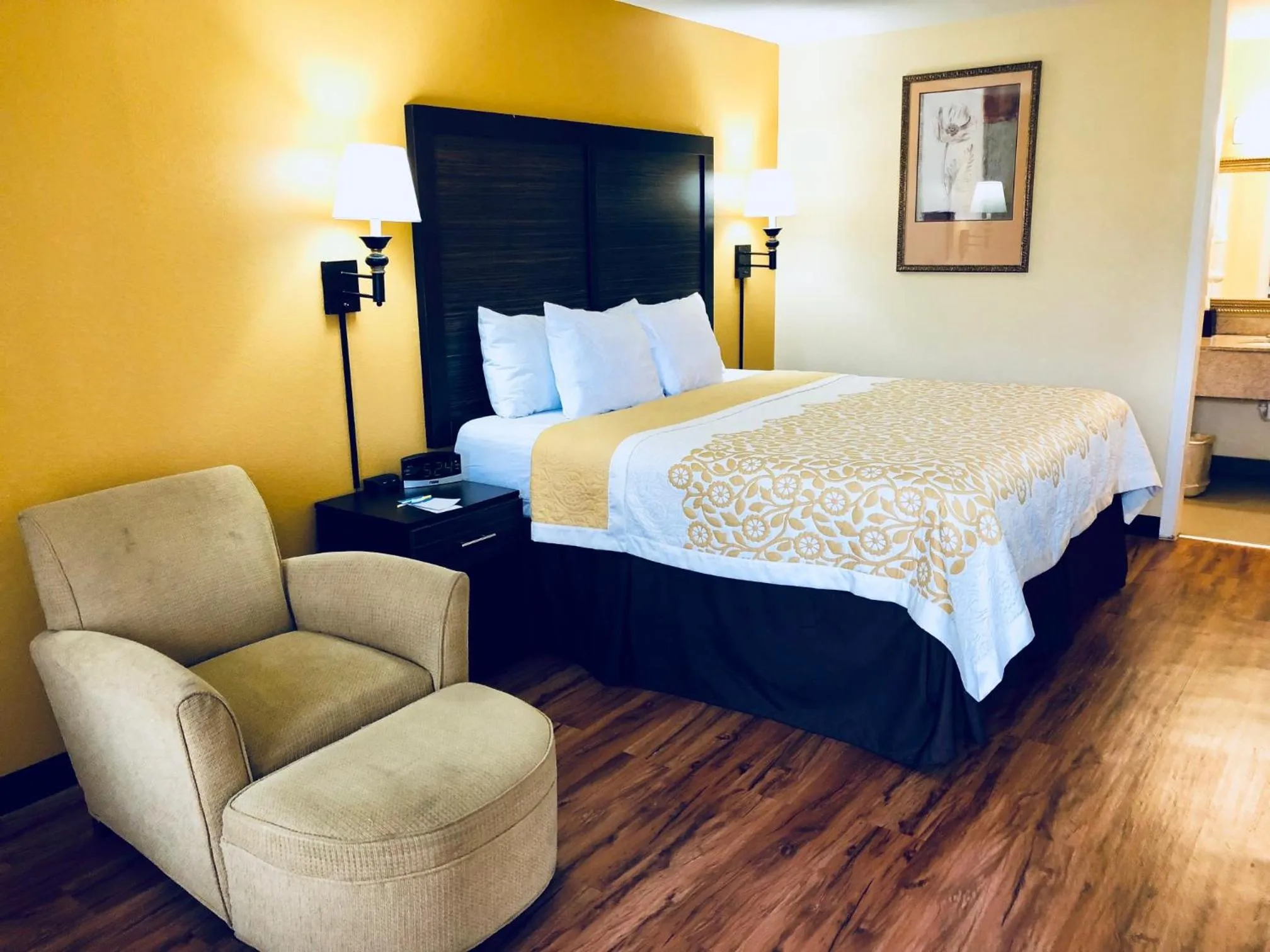 Bed in Days Inn by Wyndham Madison