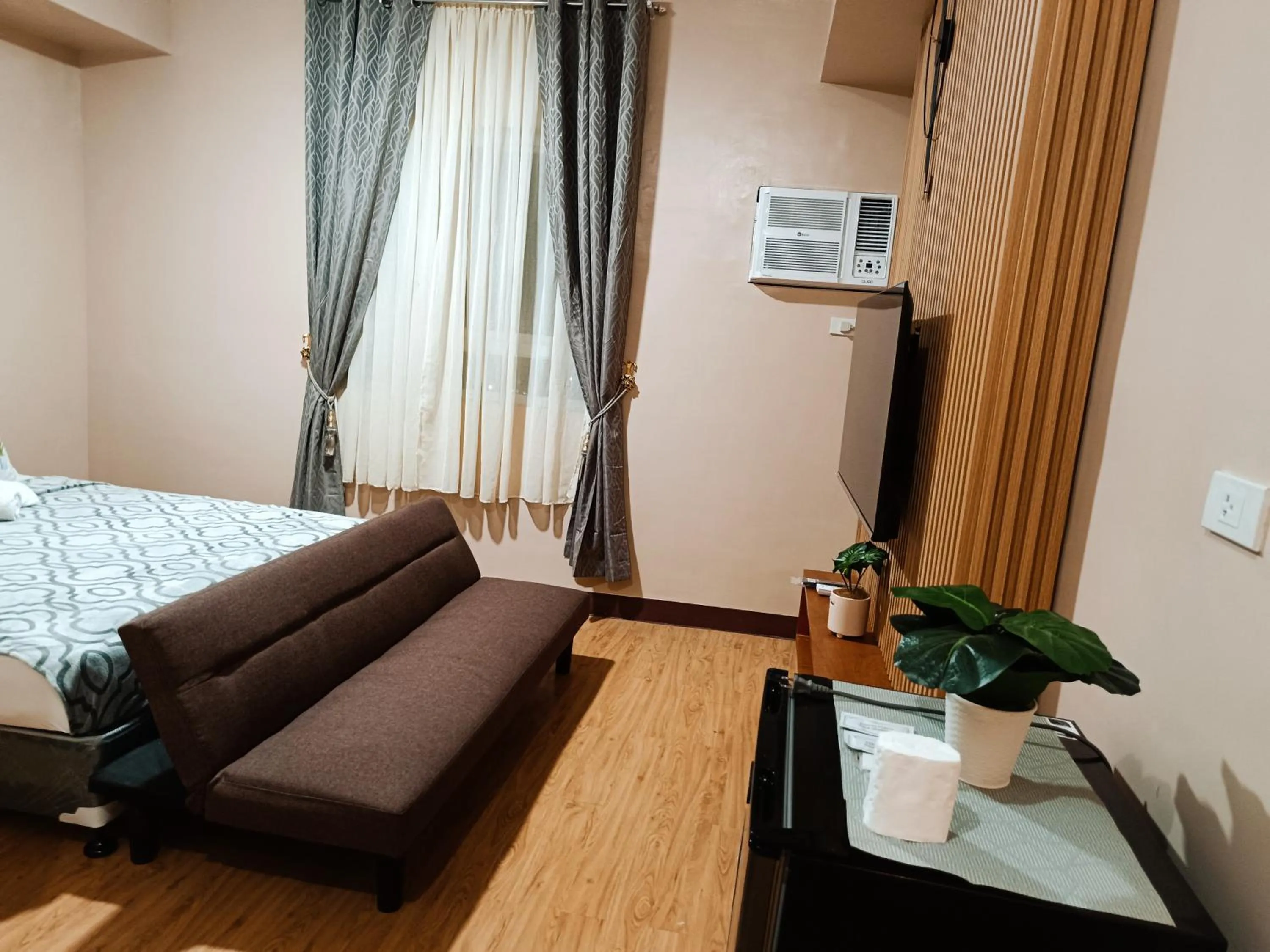 Living room, Bed in Mesaverte Unit by FB SUITES