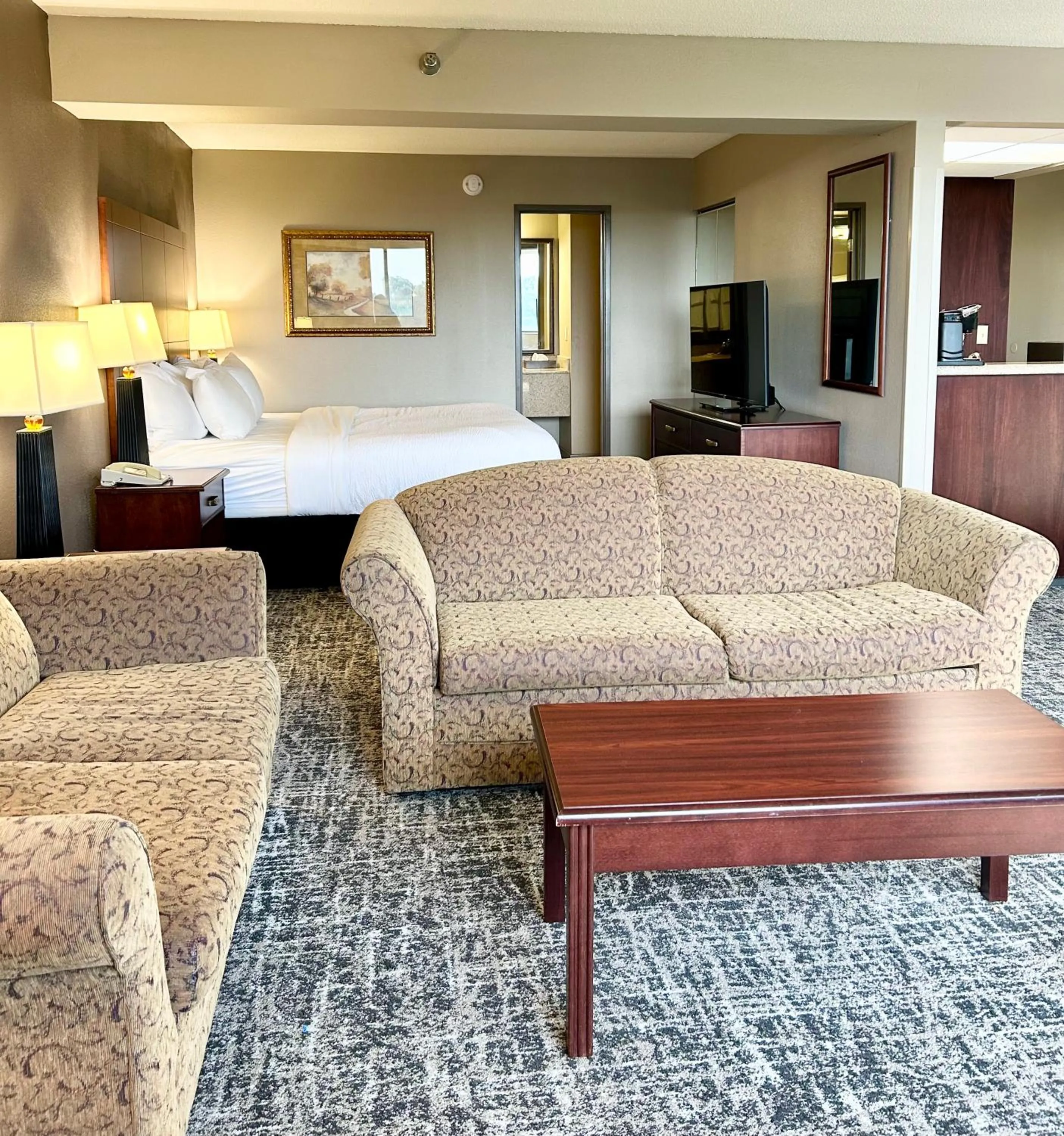 Bed in Best Western Plus Kelly Inn