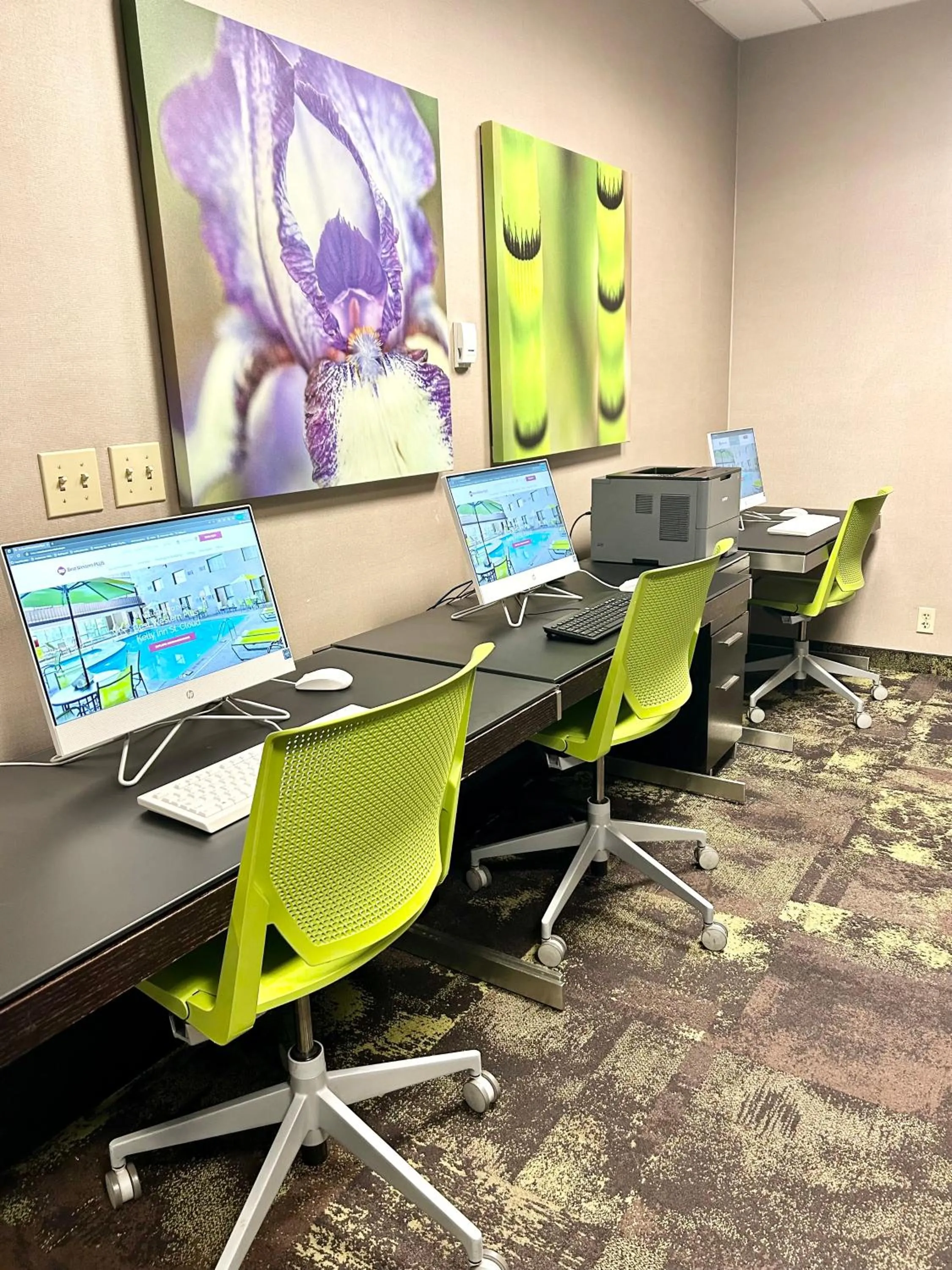 TV and multimedia in Best Western Plus Kelly Inn