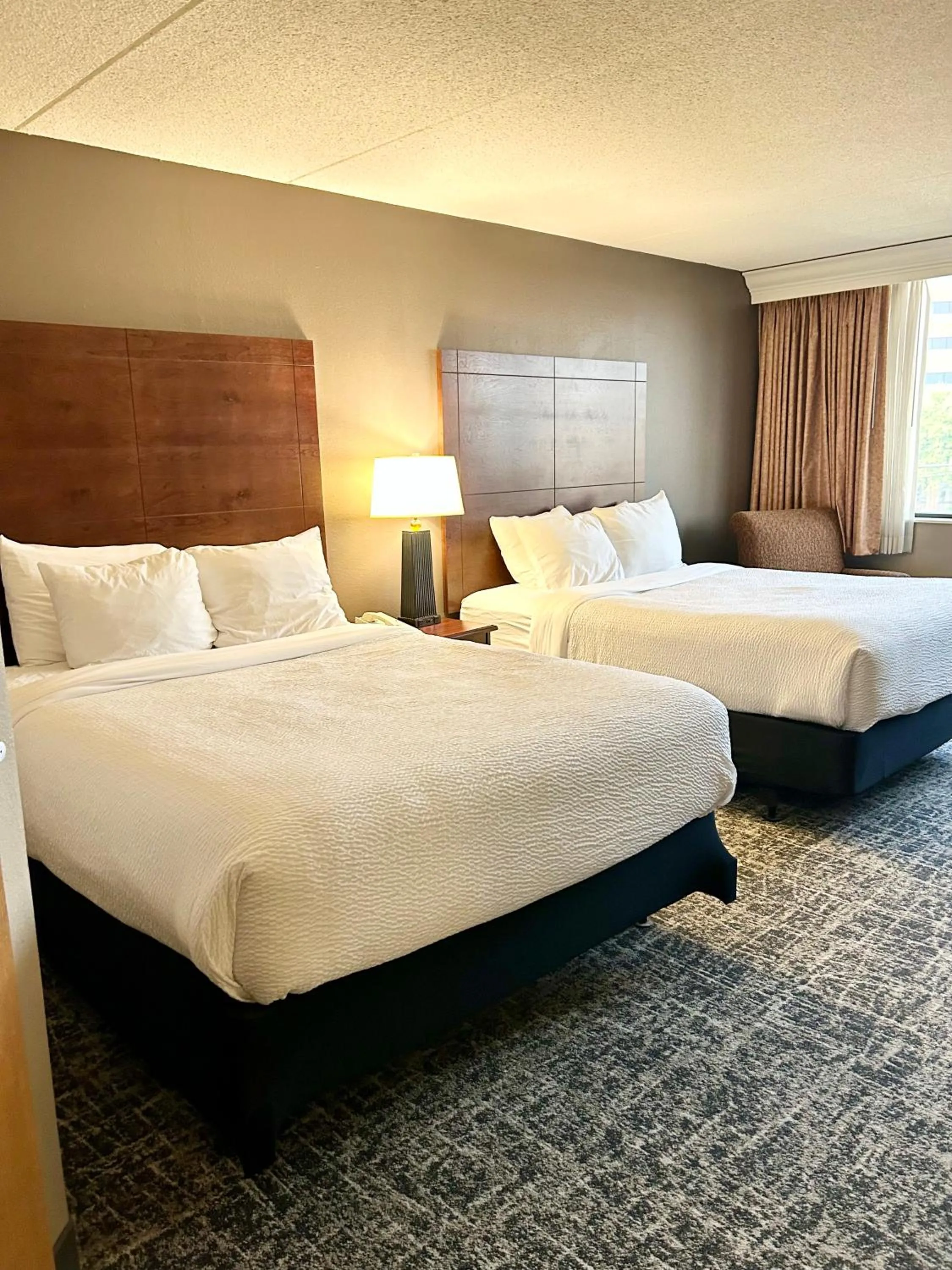 Property building, Bed in Best Western Plus Kelly Inn