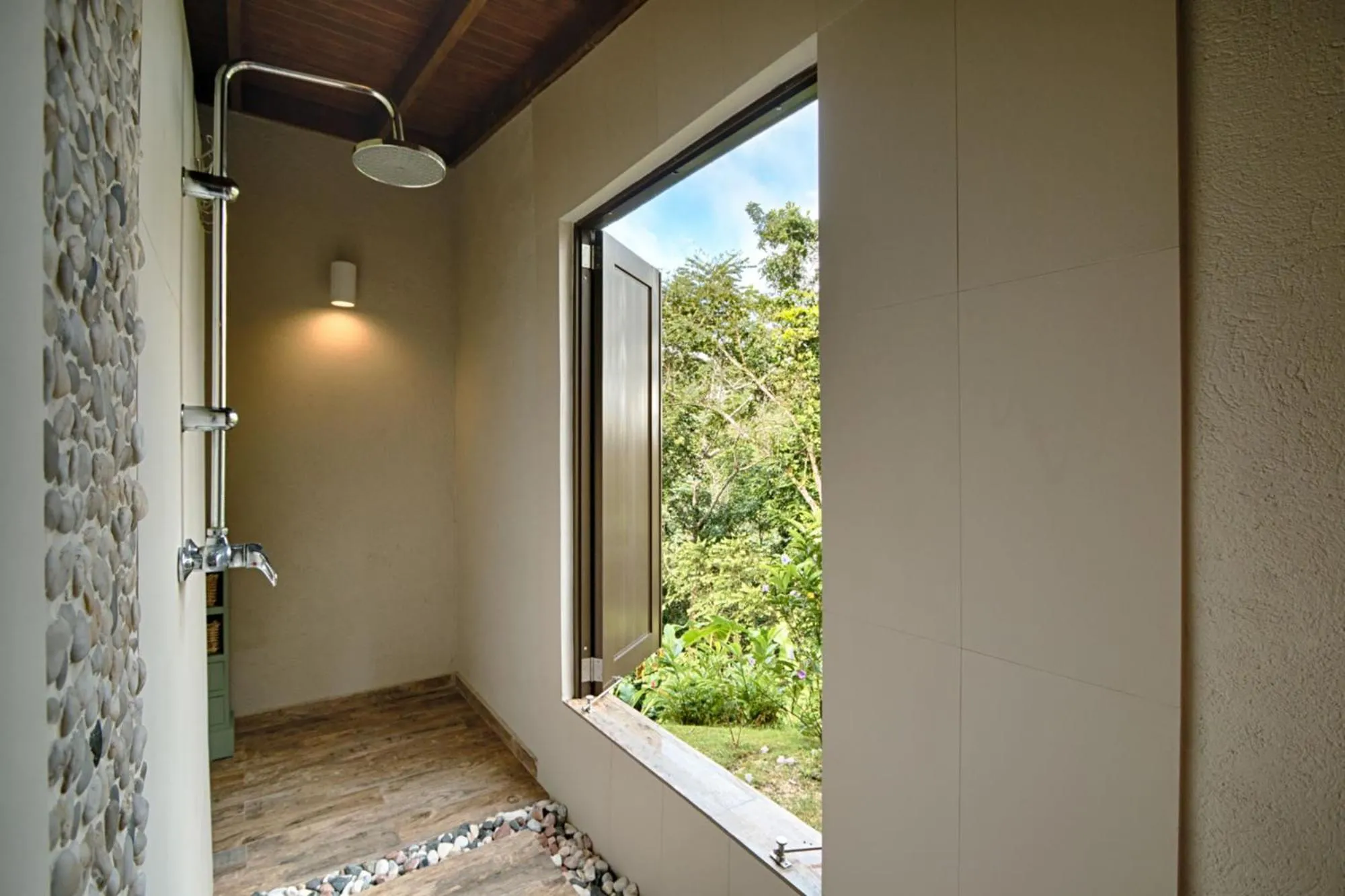 Shower in Mont Carpe Diem