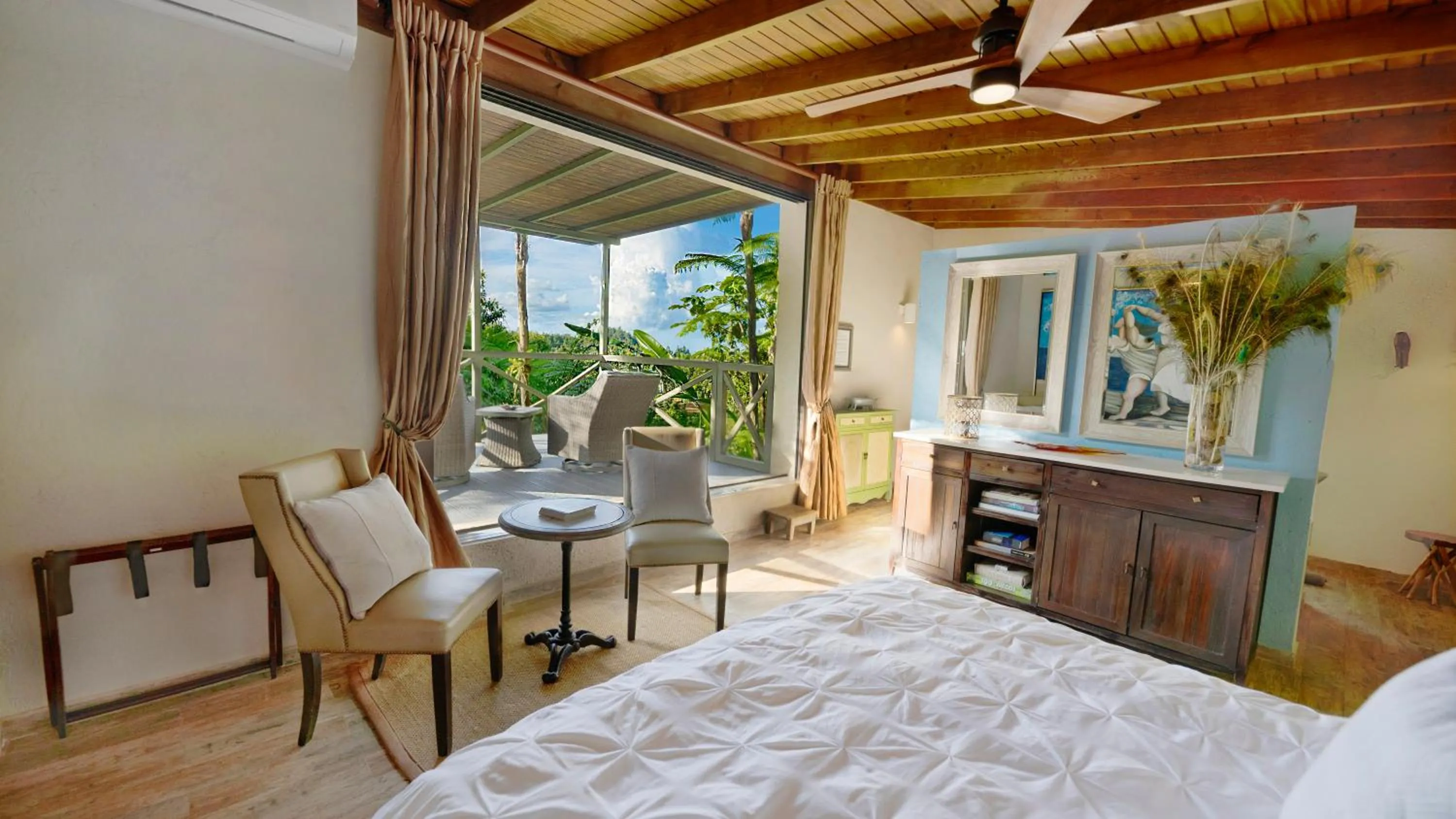 Photo of the whole room, Bed in Mont Carpe Diem