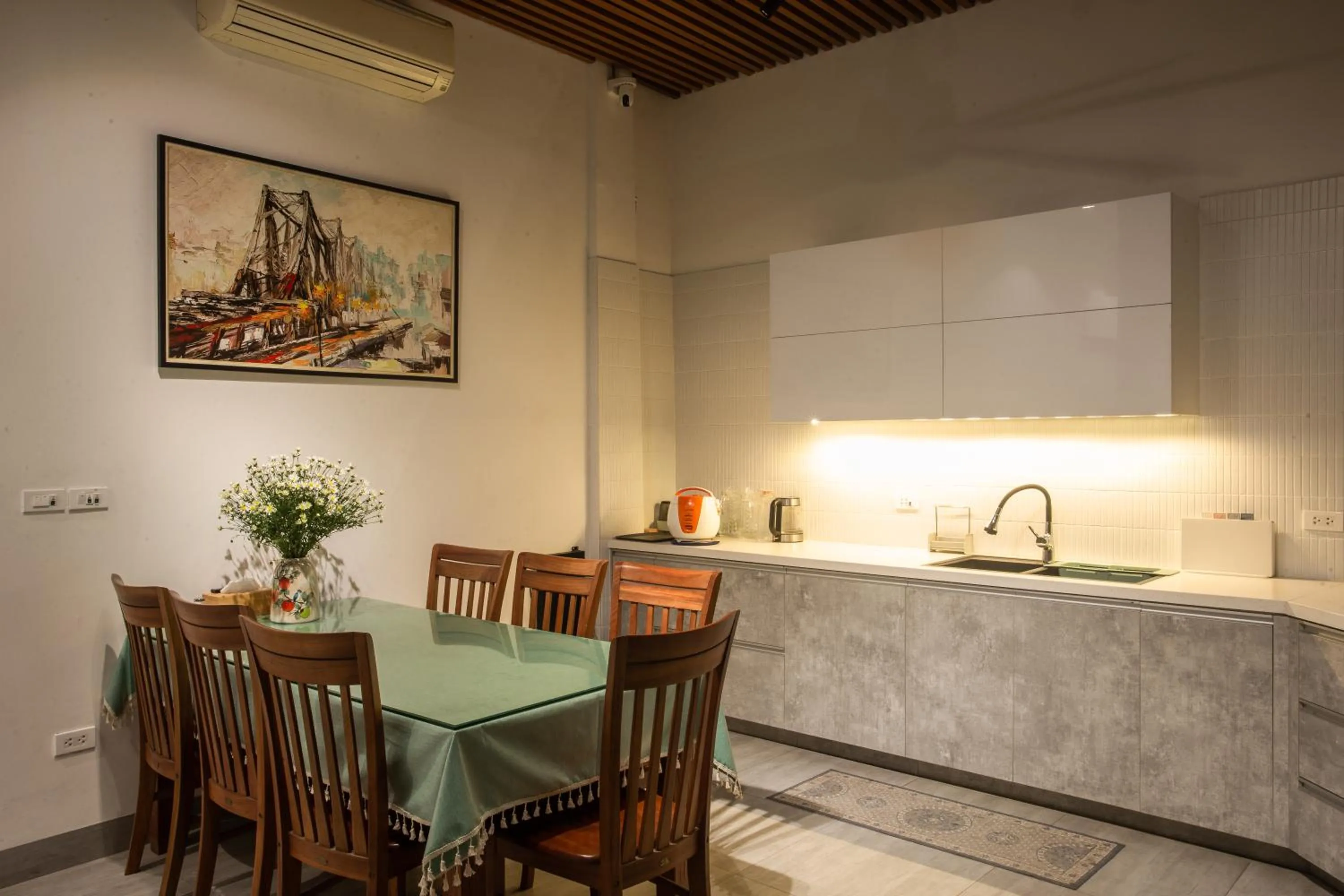 Kitchen or kitchenette in Lanha Hotel - Homestay