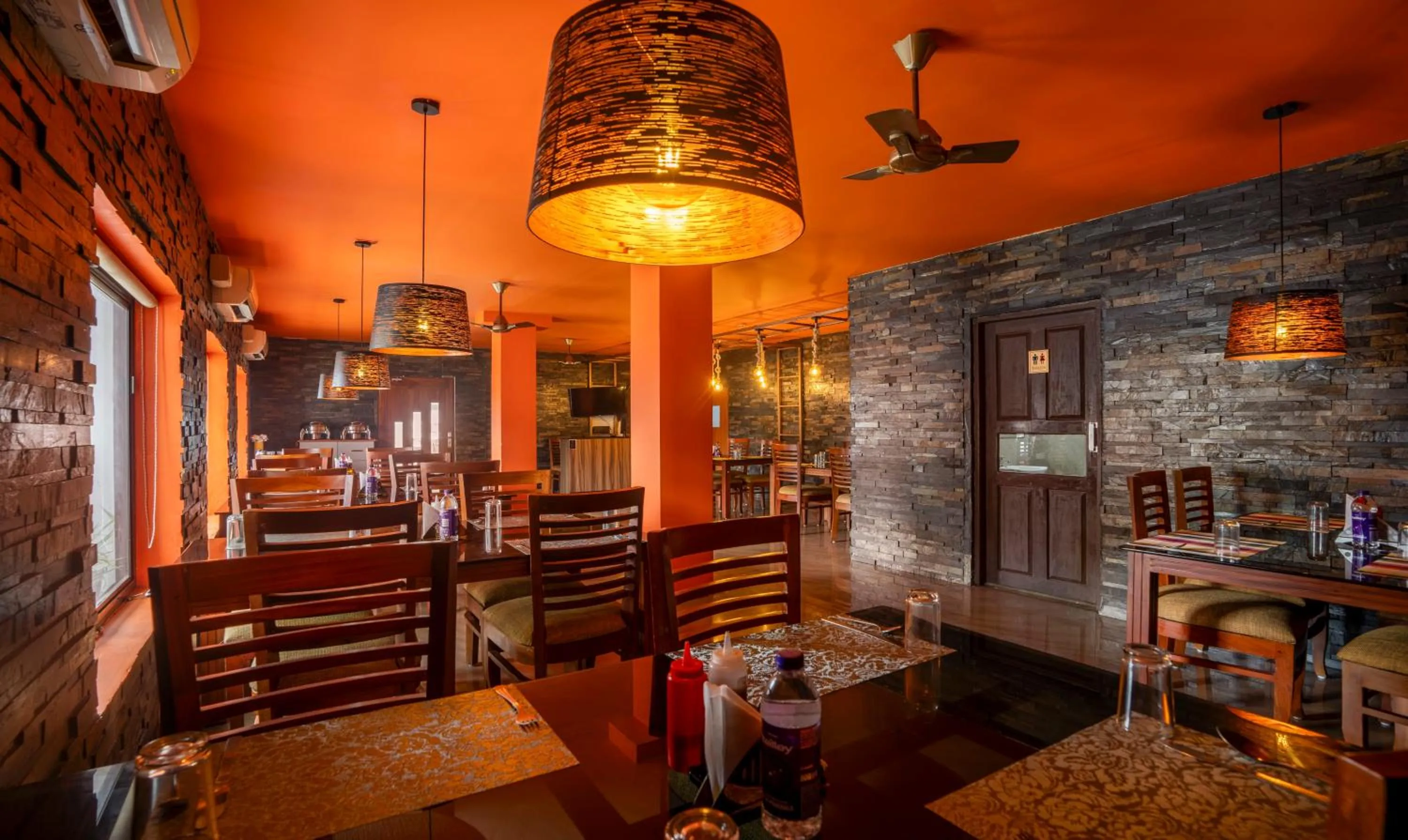 Restaurant/places to eat in Treebo Seagate