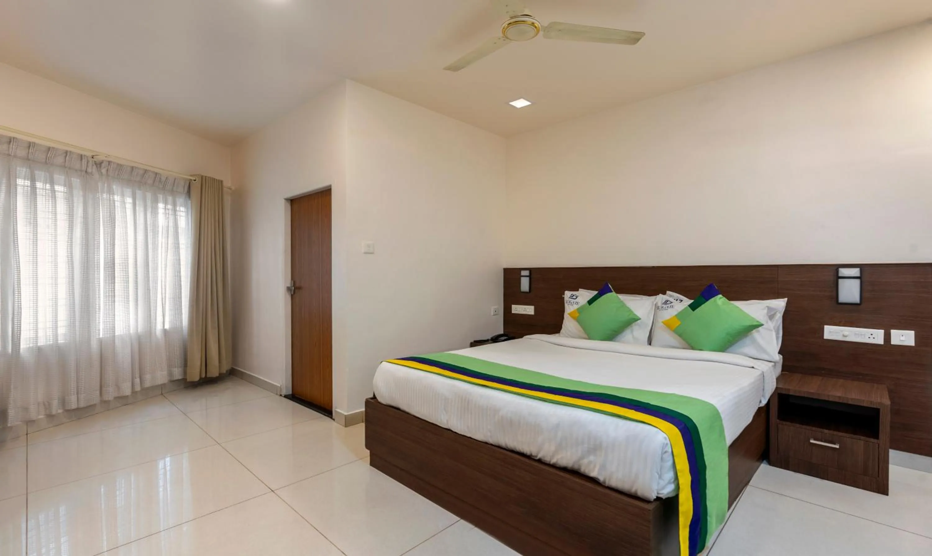 Bedroom, Bed in Treebo Seagate