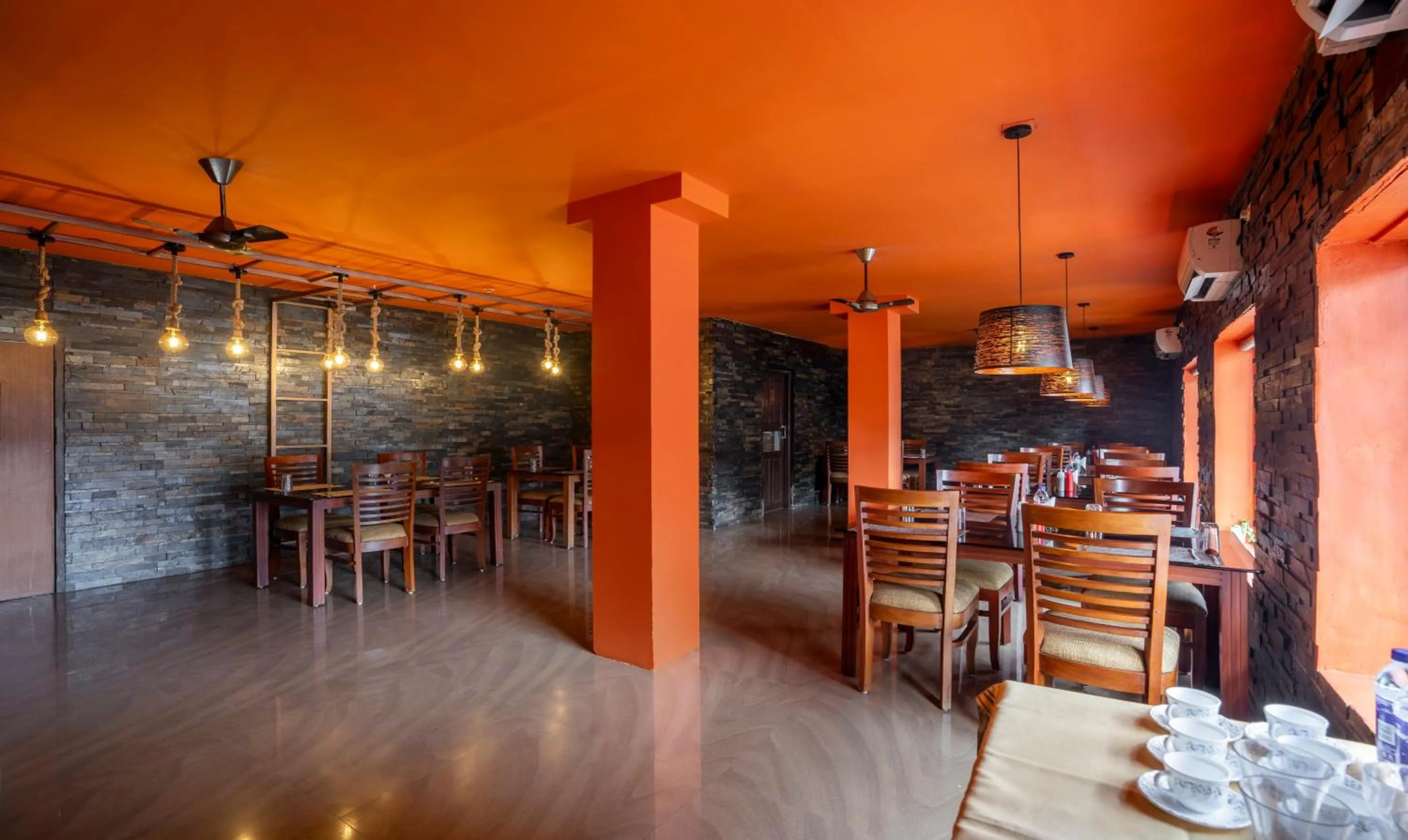 Restaurant/places to eat in Treebo Seagate