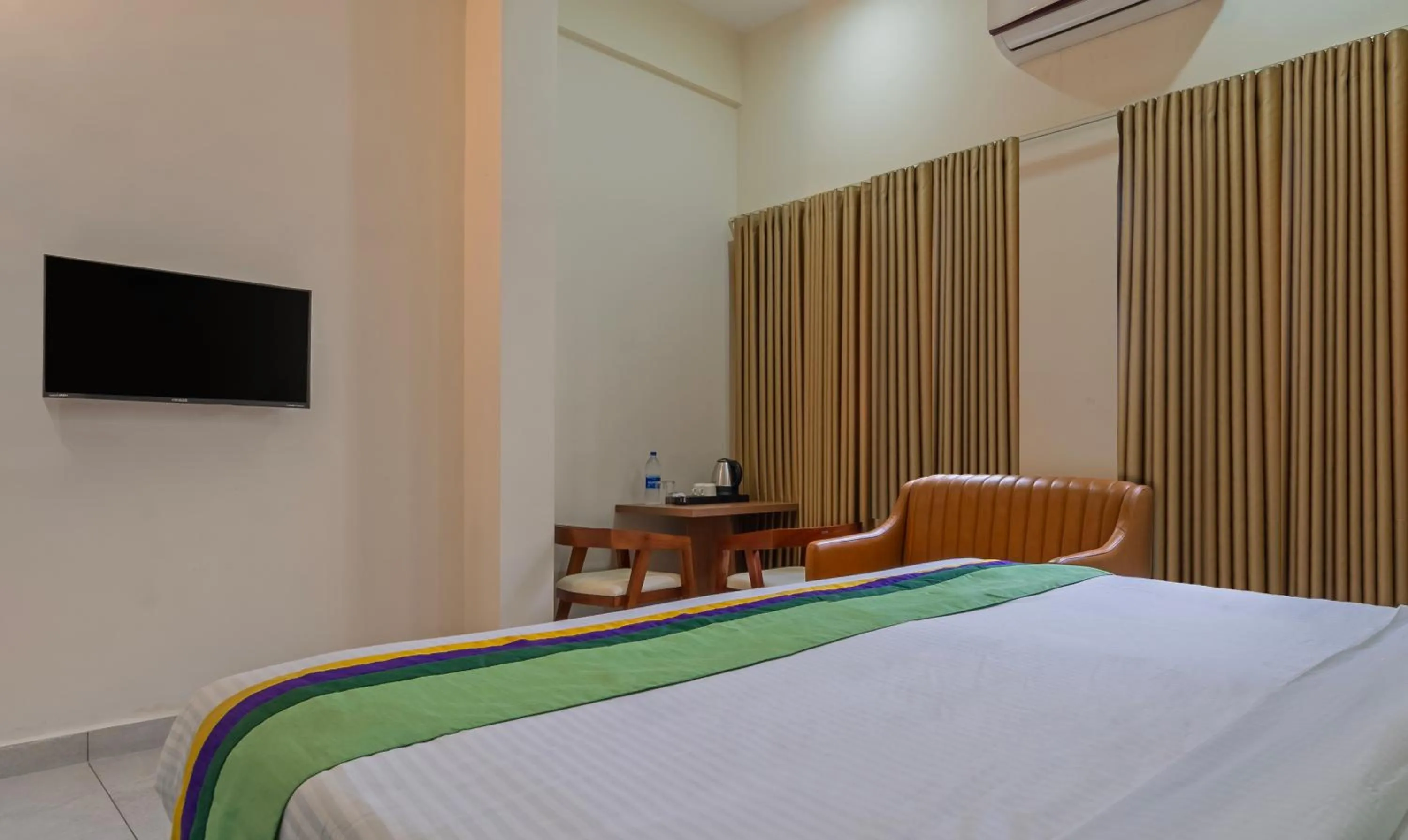 Bedroom, Bed in Itsy Hotels Avani Stays, Vyttila, Kochi