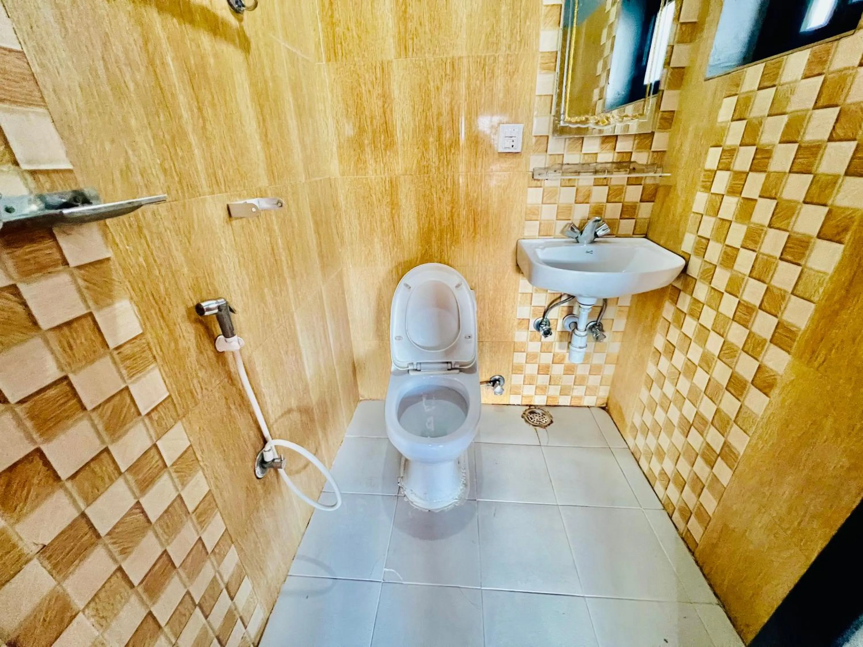 Shower in Hotel Donosti Pokhara