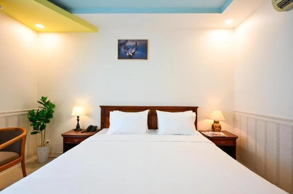 Bed in New Sunny 1 Hotel Q7 by BAY LUXURY