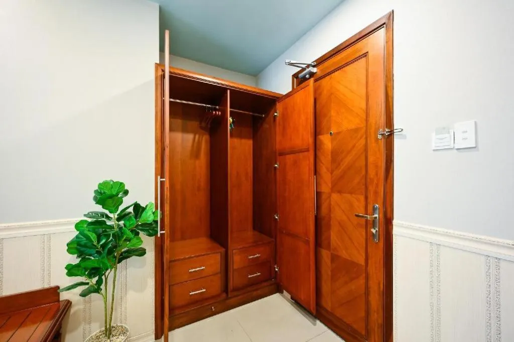 wardrobe in New Sunny 1 Hotel Q7 by BAY LUXURY