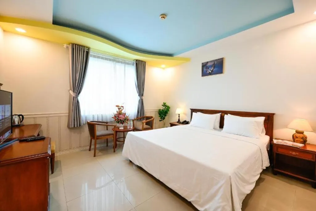 Bed in New Sunny 1 Hotel Q7 by BAY LUXURY