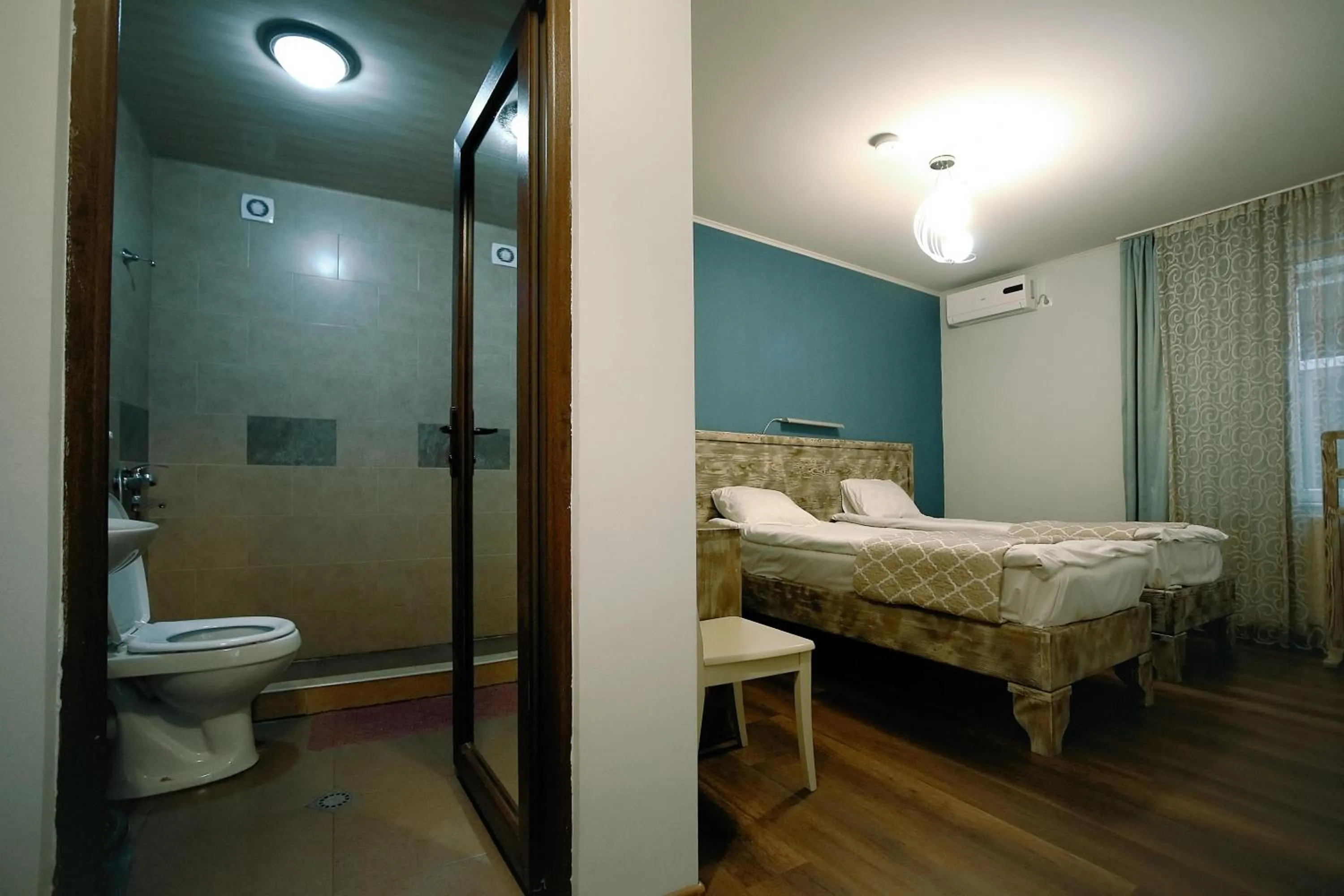 Bathroom, Bed in Hotel Kutaisi Globus