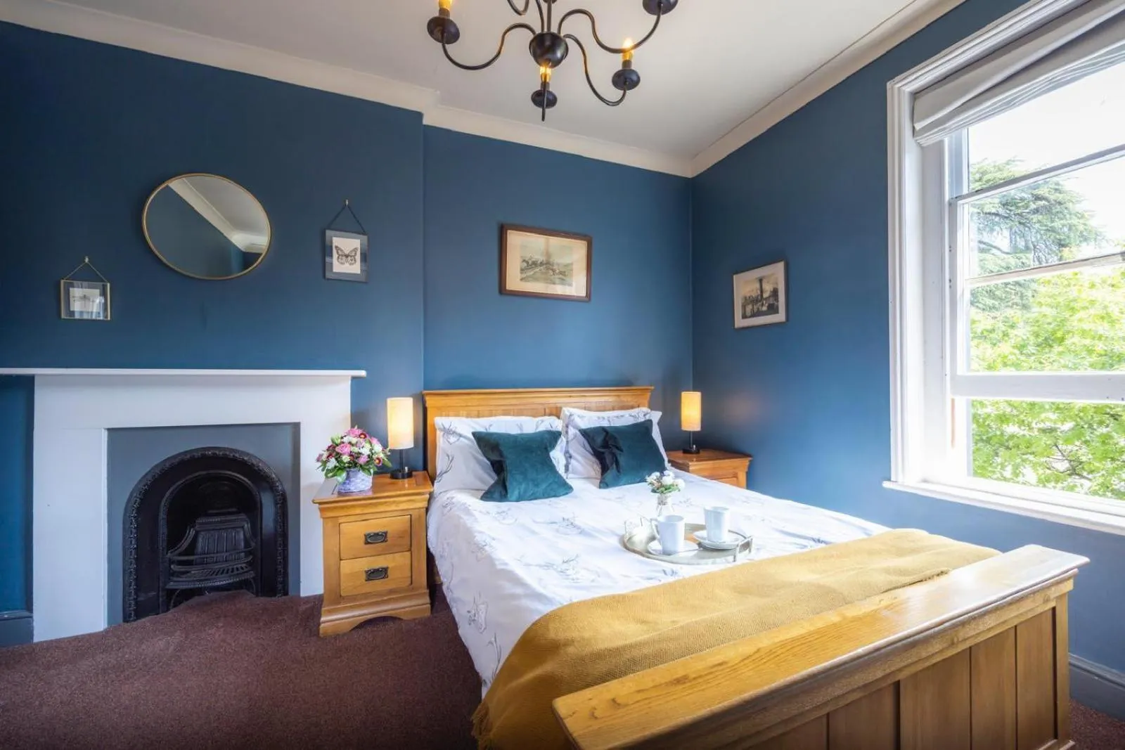 Bedroom in The Swan Inn