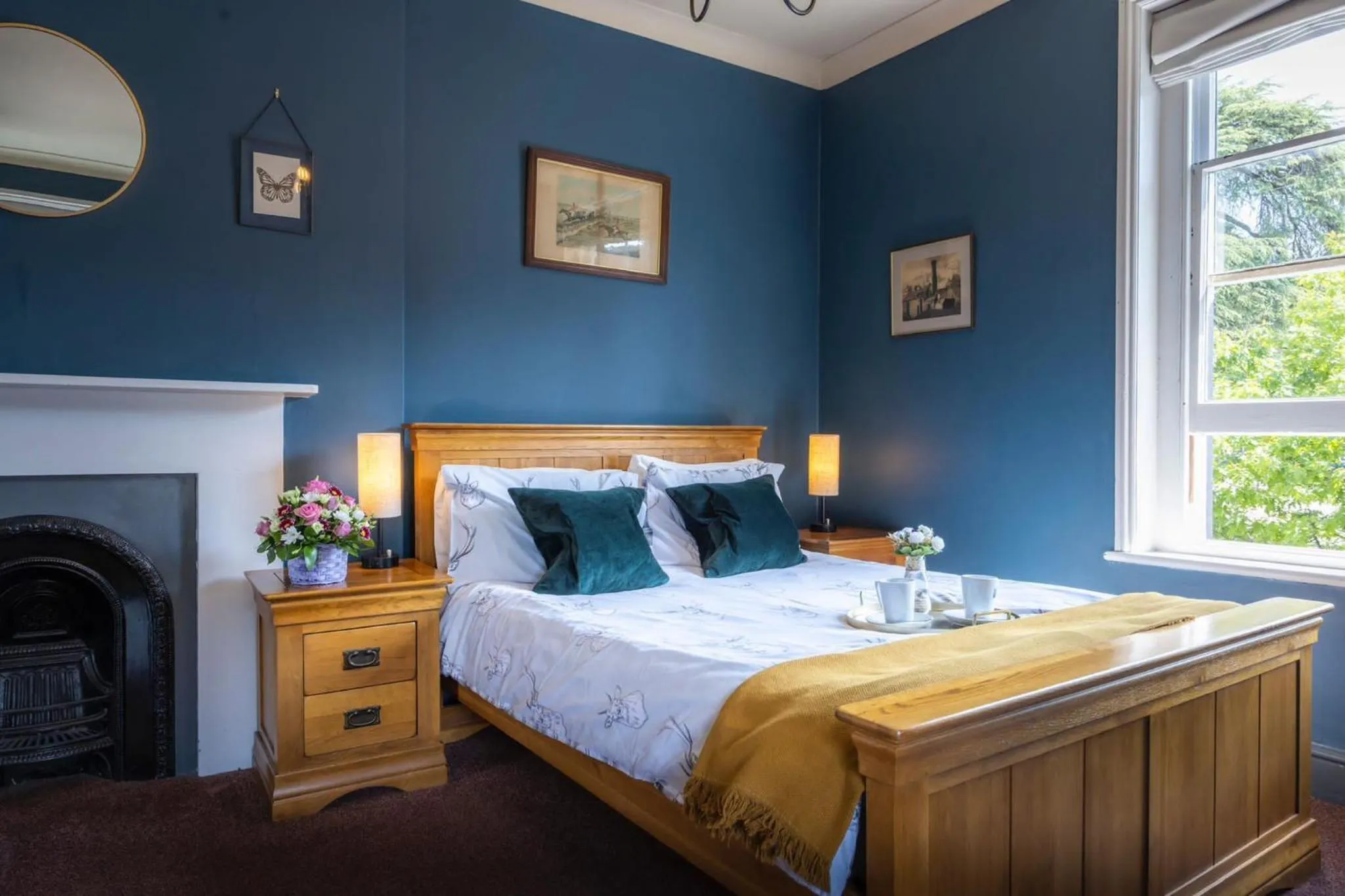 Bedroom in The Swan Inn