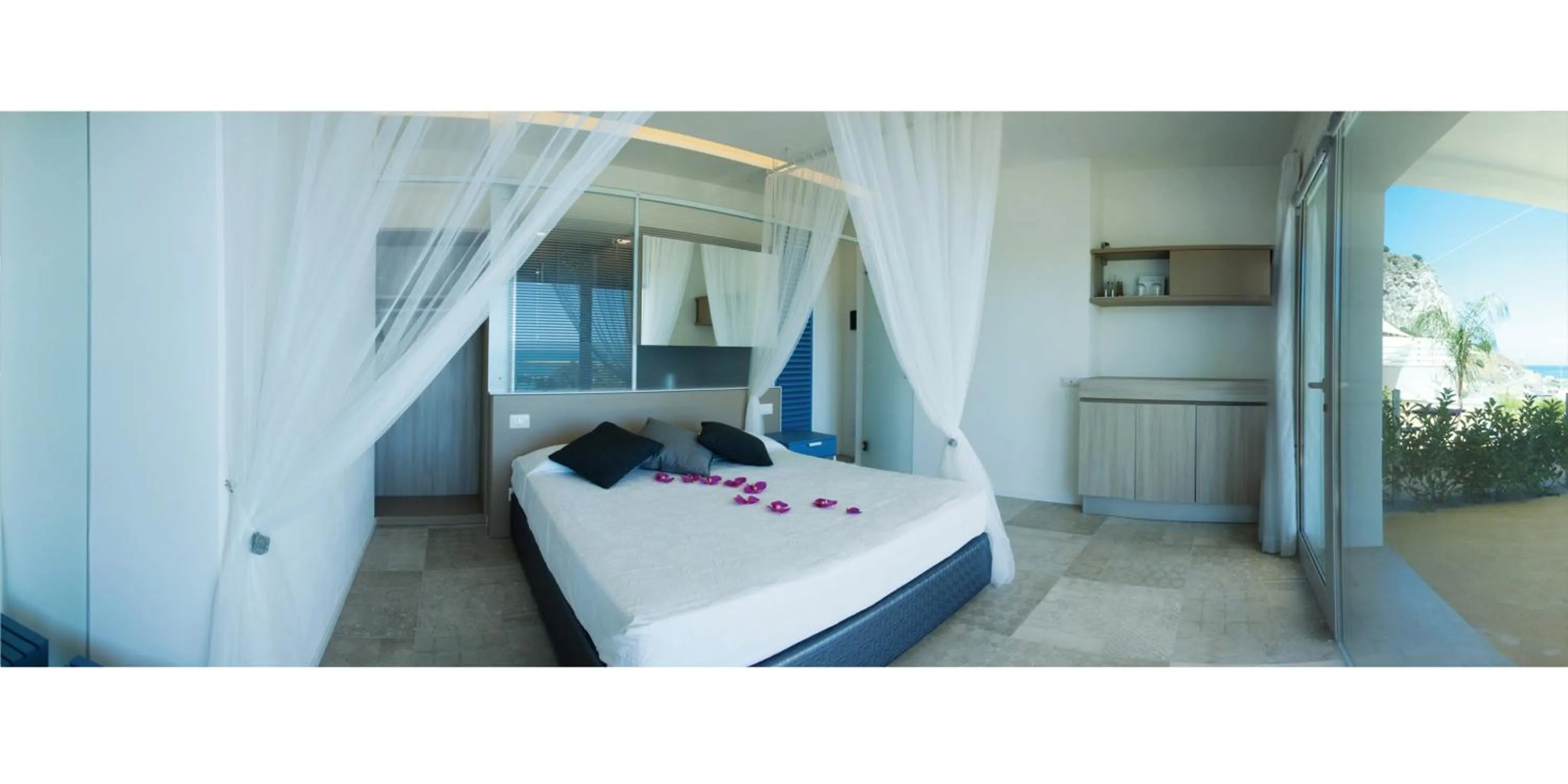 Photo of the whole room, Bed in A Tonnara