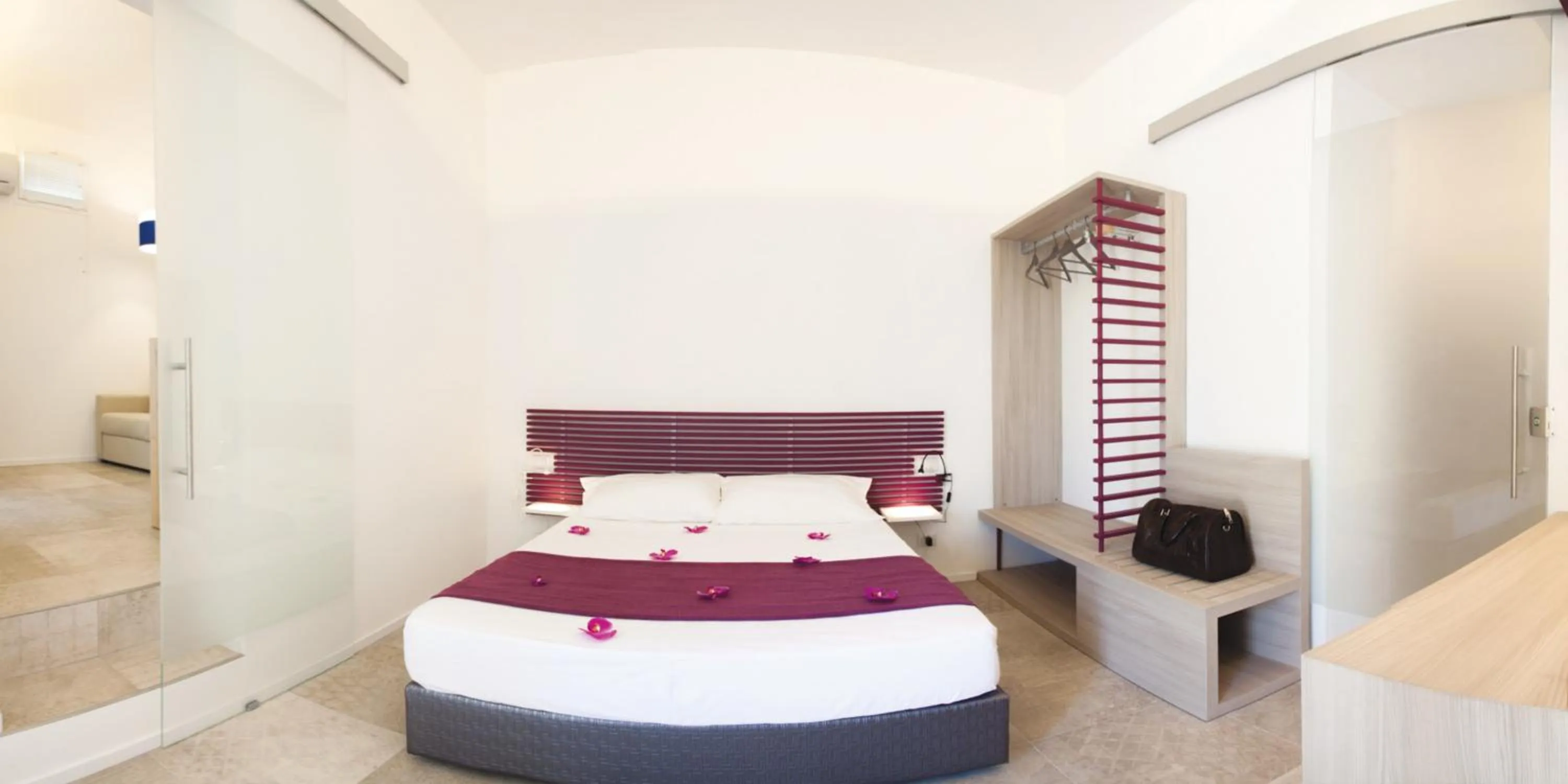 Photo of the whole room, Bed in A Tonnara