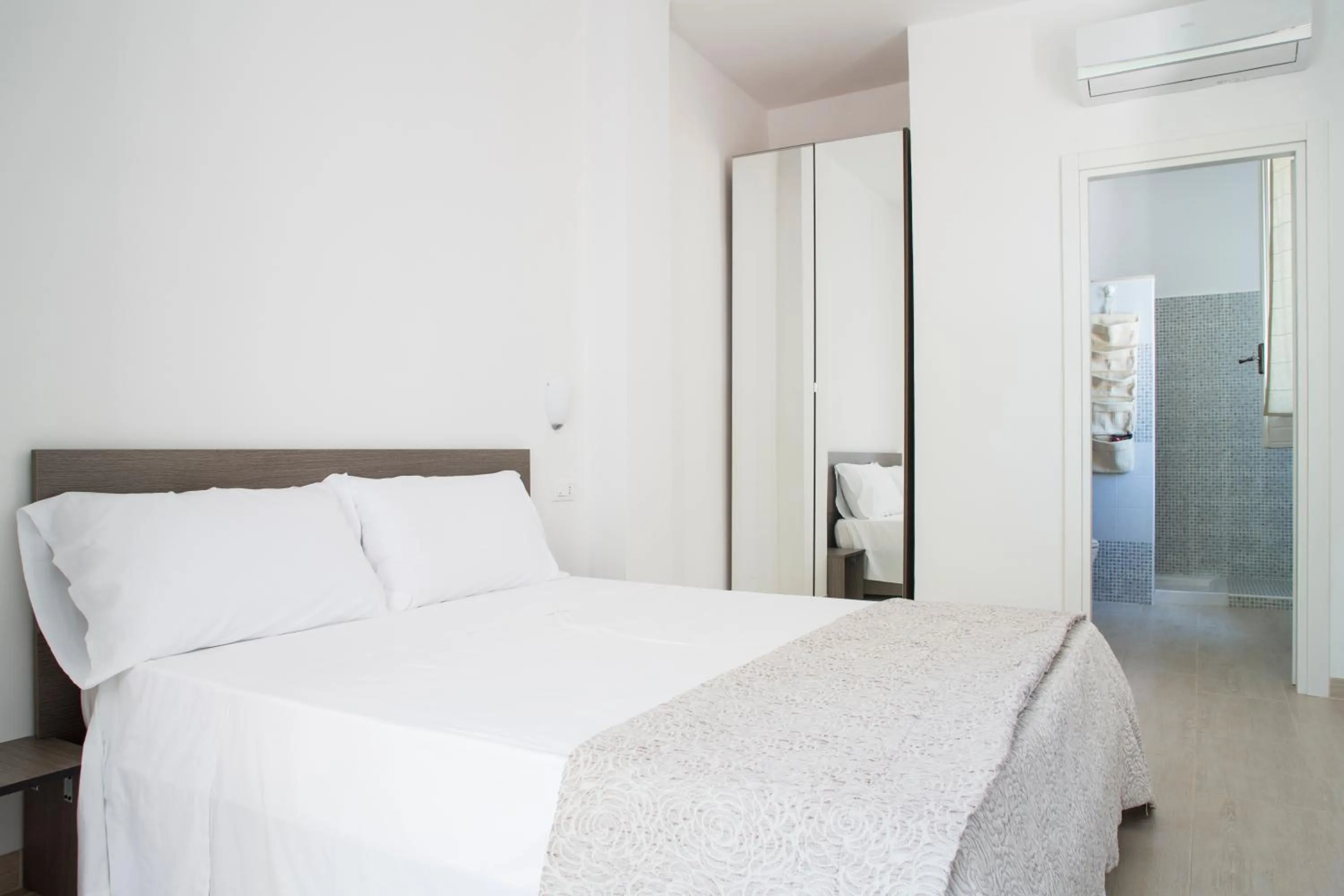 Photo of the whole room, Bed in Villa Lara