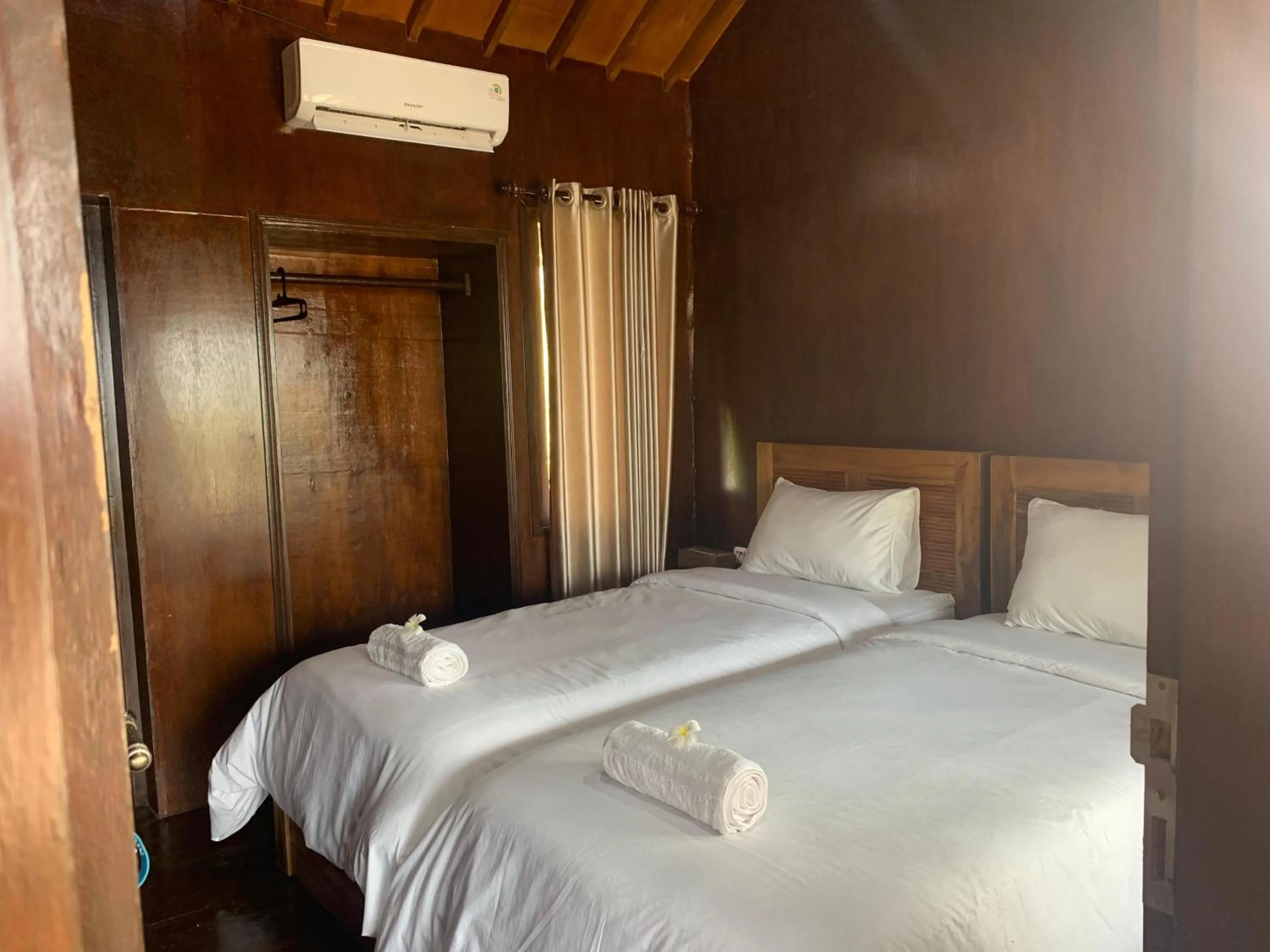 Bedroom, Bed in Q'Pelagos Sunset Bungalow