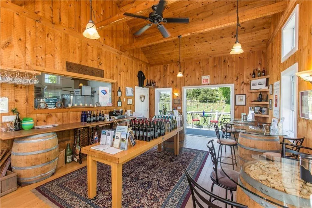 Lounge or bar in The Langworthy Inn & Winery