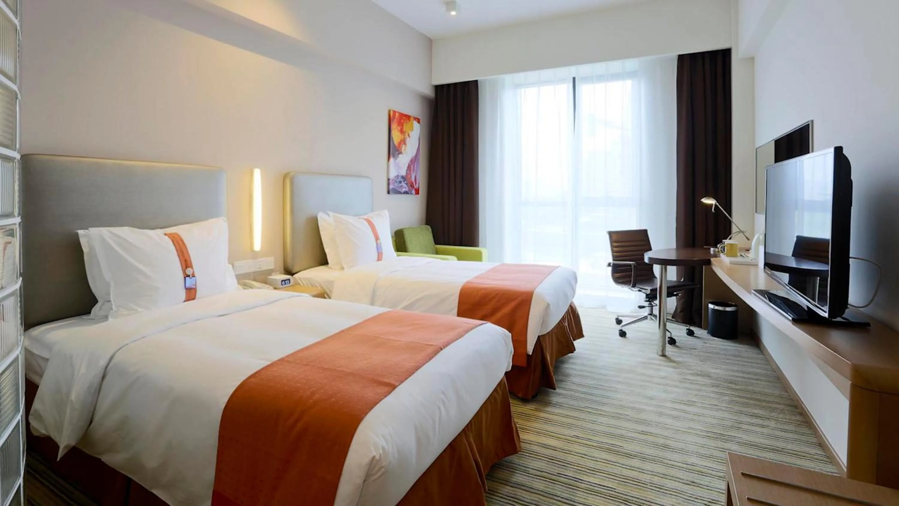 Photo of the whole room, Bed in Holiday Inn Express Shanghai Gongkang by IHG