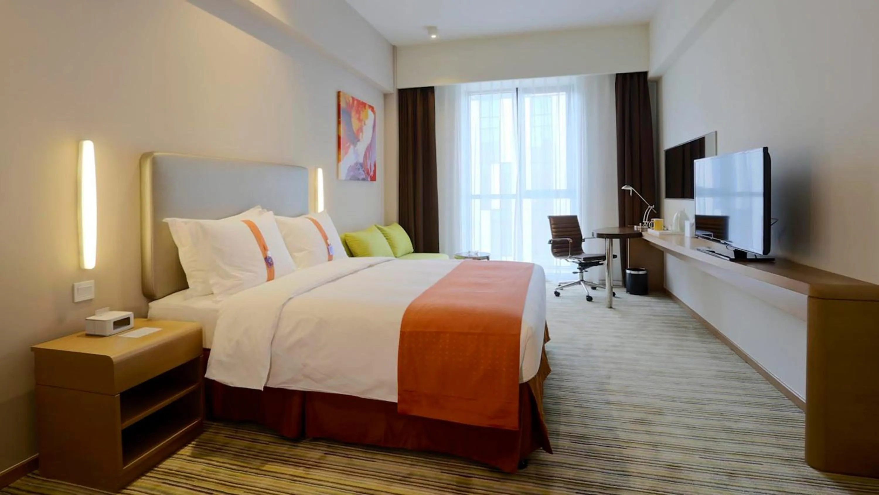 Photo of the whole room, Bed in Holiday Inn Express Shanghai Gongkang by IHG