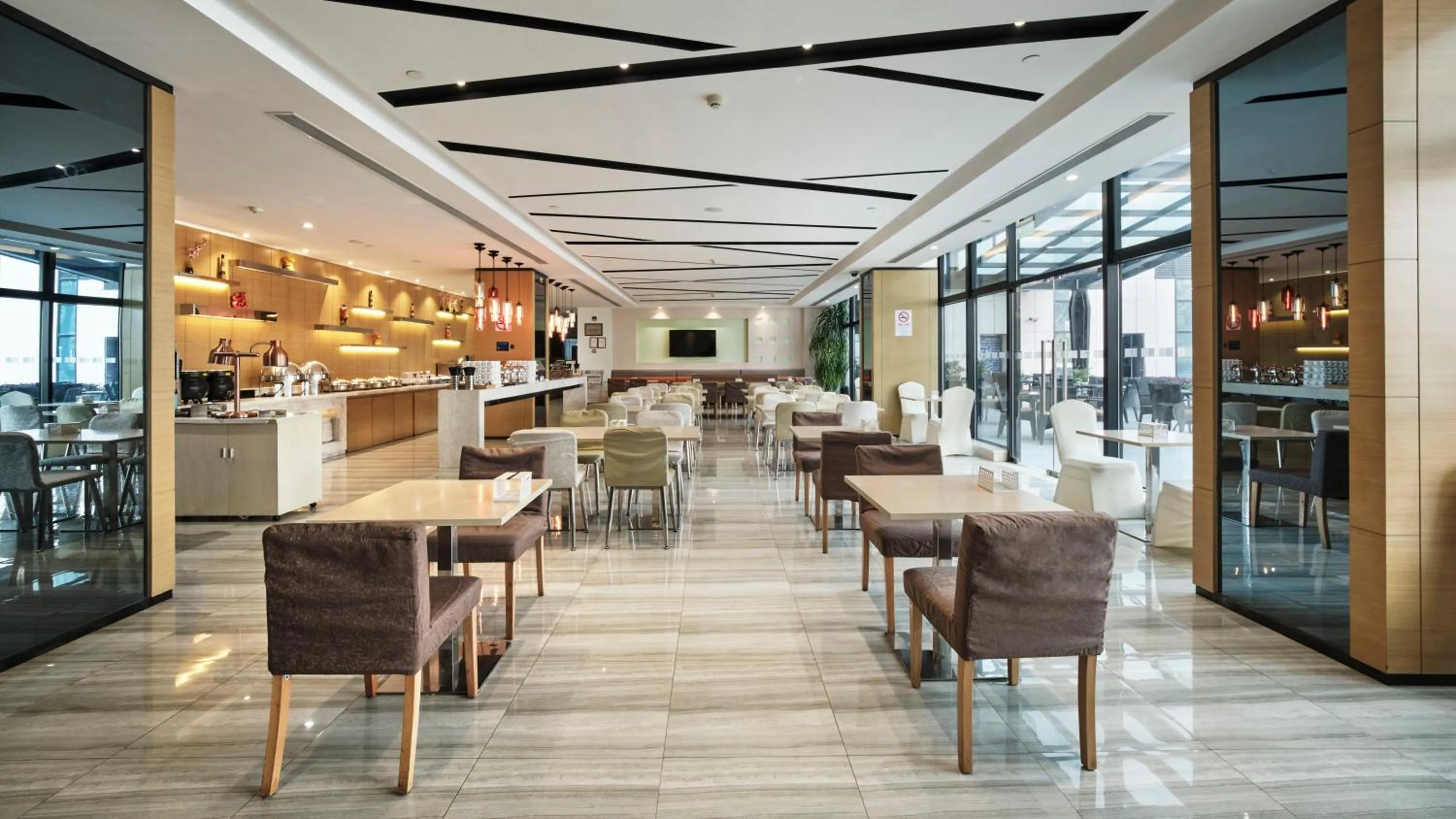 Restaurant/places to eat in Holiday Inn Express Shanghai Gongkang by IHG