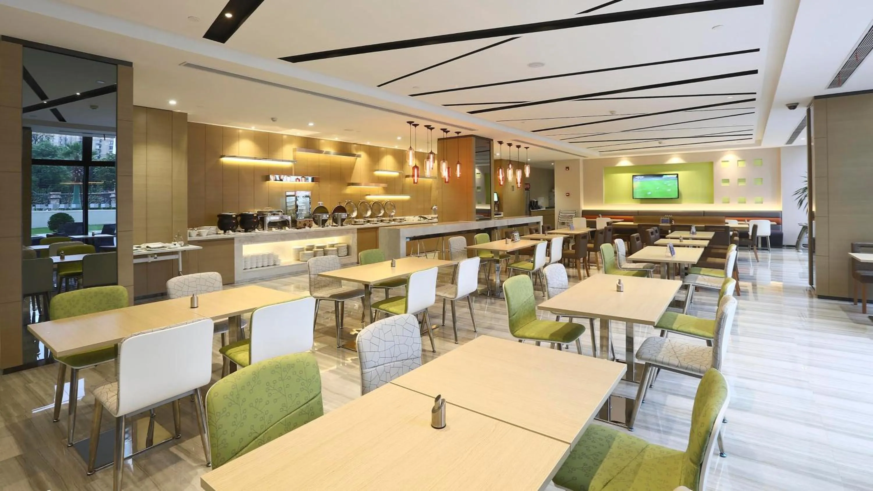 Restaurant/places to eat in Holiday Inn Express Shanghai Gongkang by IHG